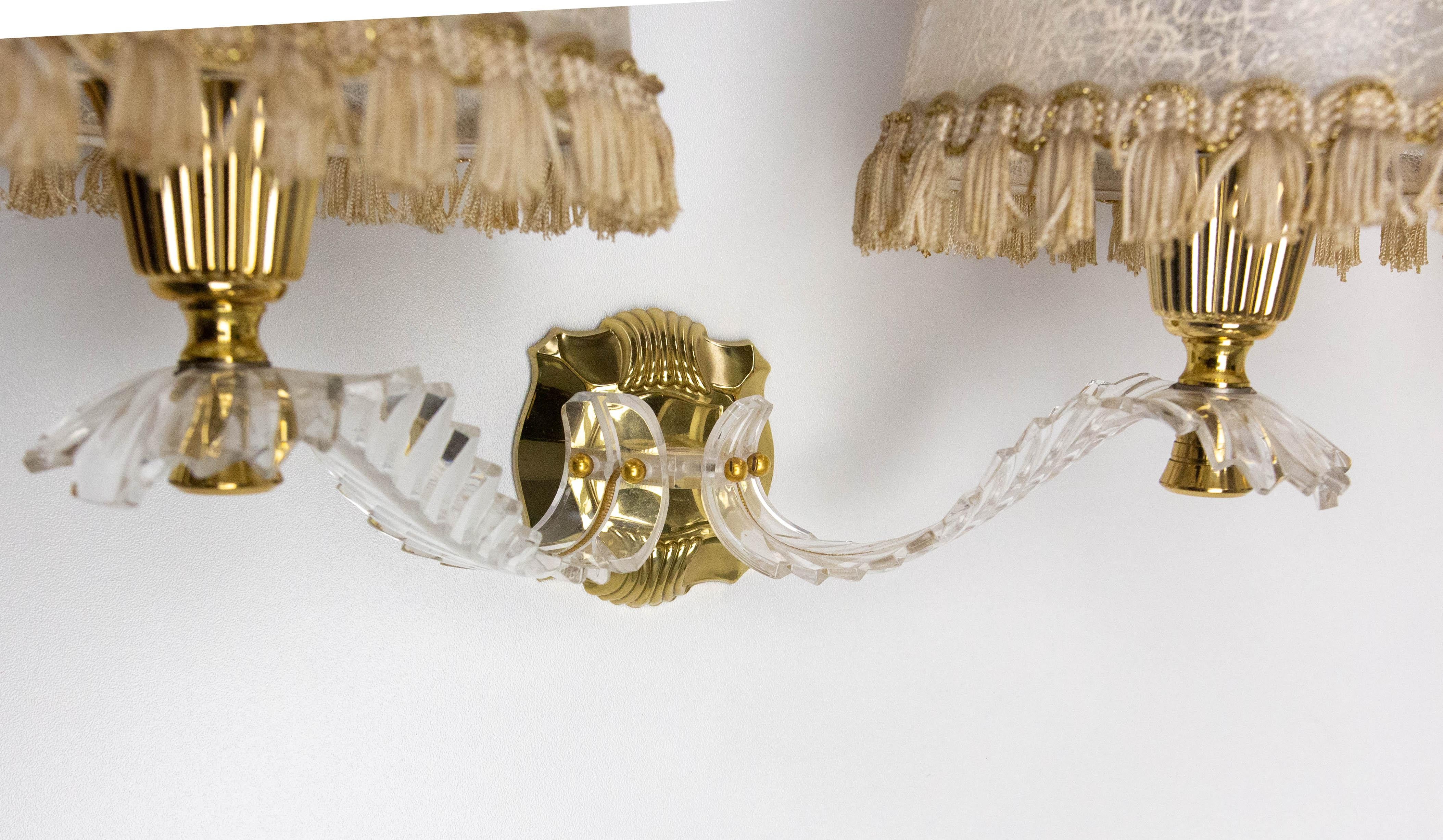 Pair of Double Sconces Brass and Resin with Lampshades, Louis XV style c 1960 mediados del siglo XX en venta