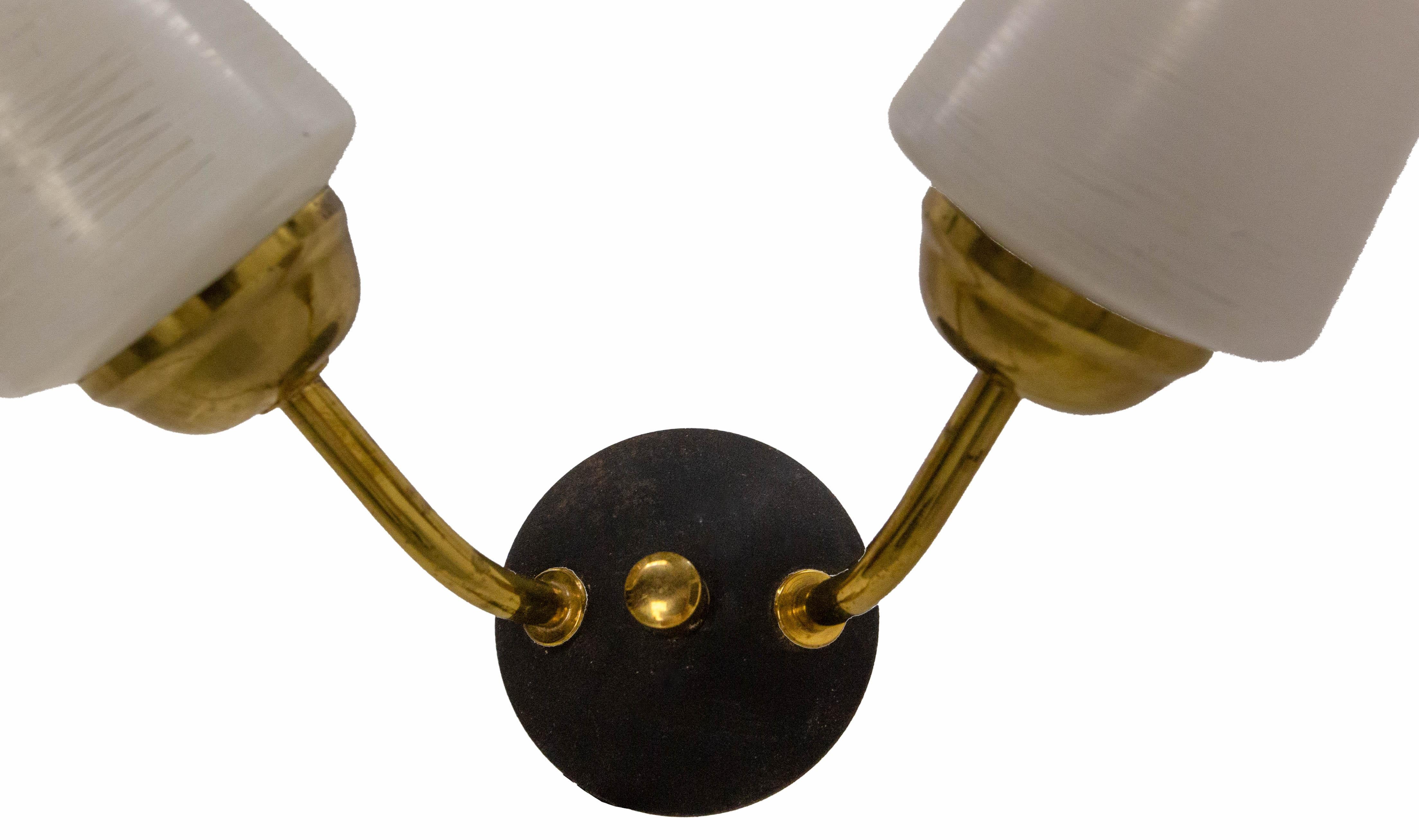 Paar doppelte Wandleuchter Glas Schwarz & Gold Metall Arlus Stil um 1960 Frankreich im Zustand „Gut“ im Angebot in Labrit, Landes