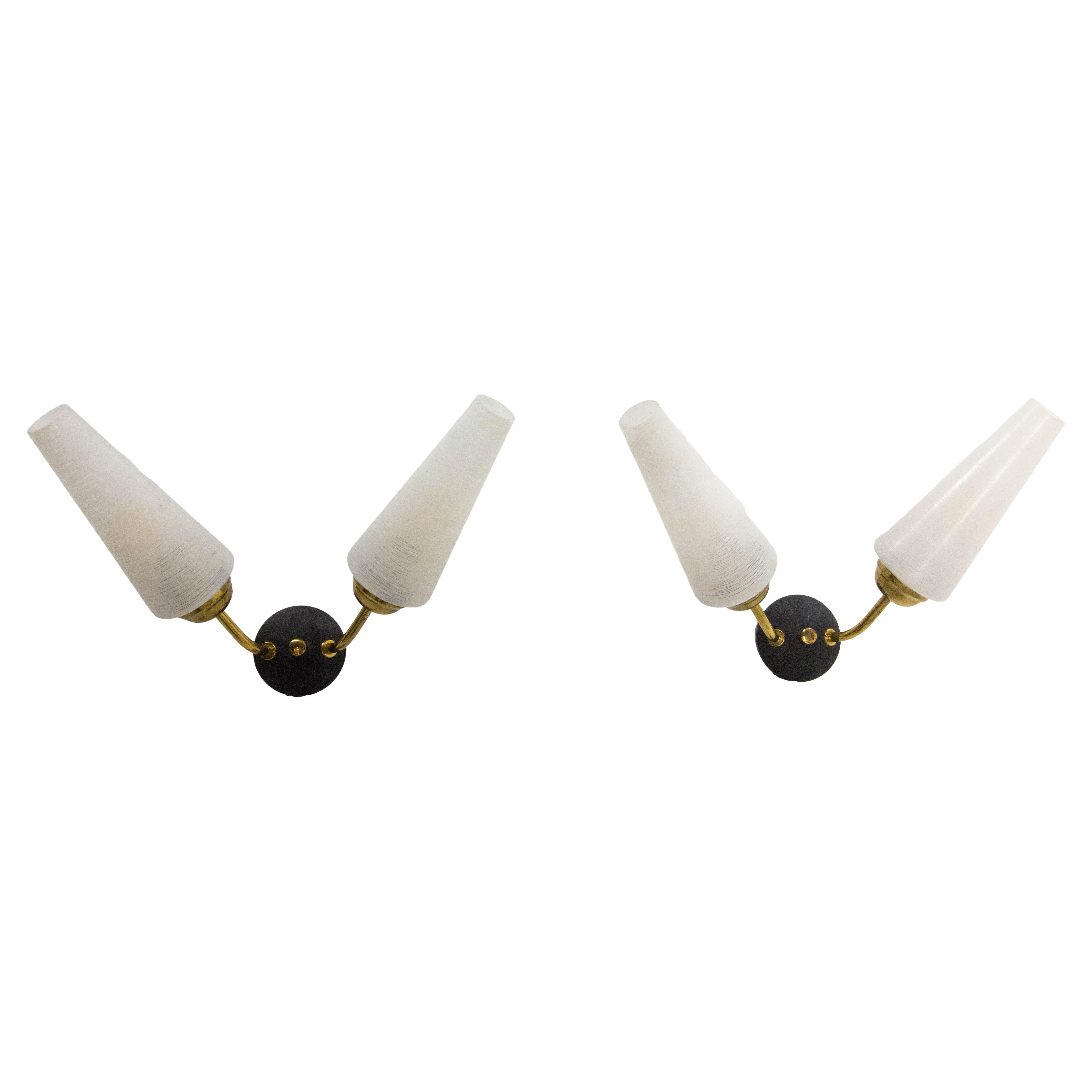 Paar doppelte Wandleuchter Glas Schwarz & Gold Metall Arlus Stil um 1960 Frankreich im Angebot