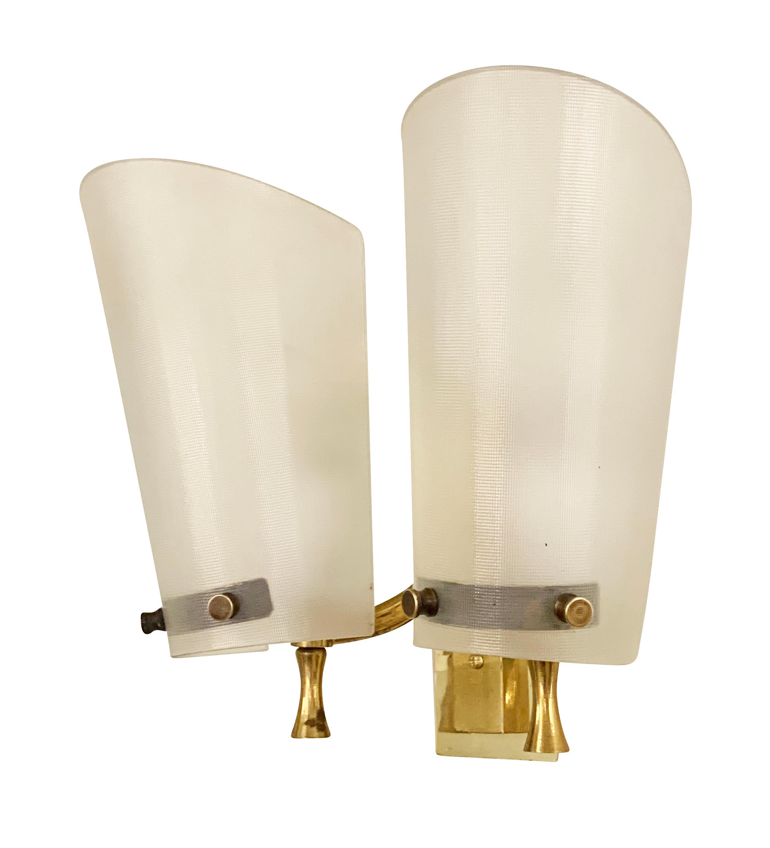 Pair of Double Shaded Wall Lights In Good Condition For Sale In New York, NY