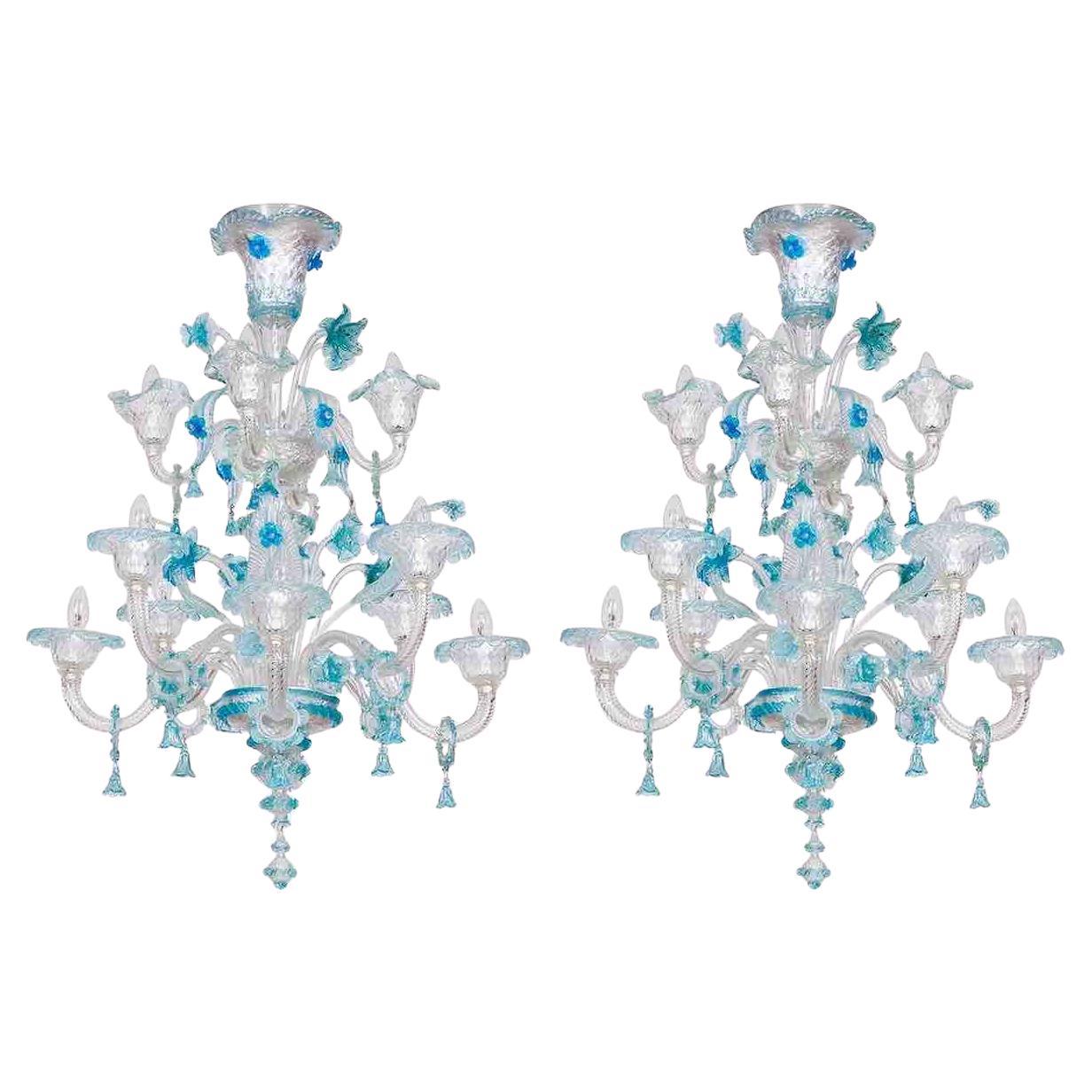Coppia di lampadari a due piani di Murano con motivi floreali blu, anni '90, Italia