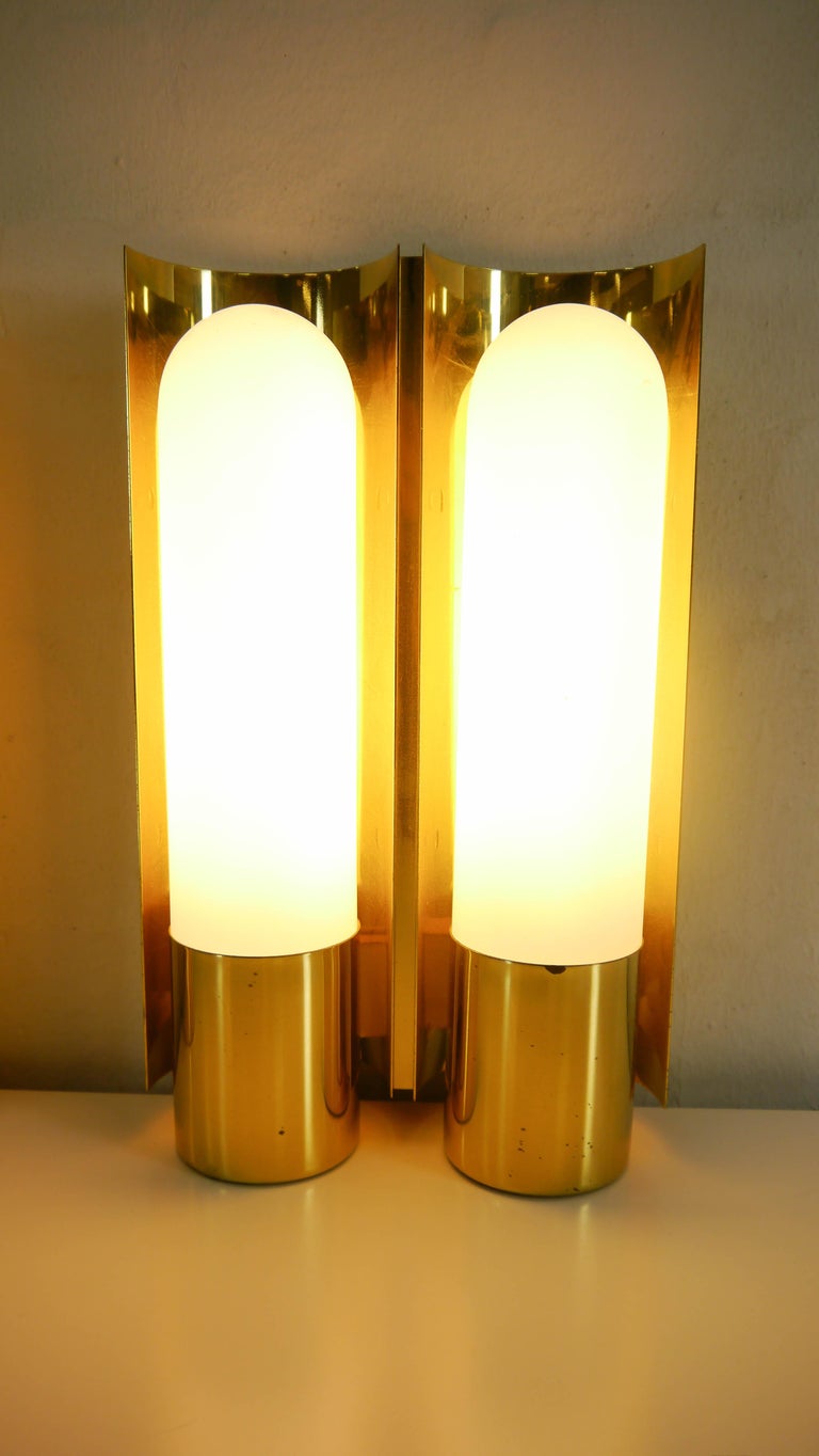 Pair of Double Wall Lights / Lamps, Scones, Glashütte Limburg, Brass and Opaline In Good Condition For Sale In Halle, DE