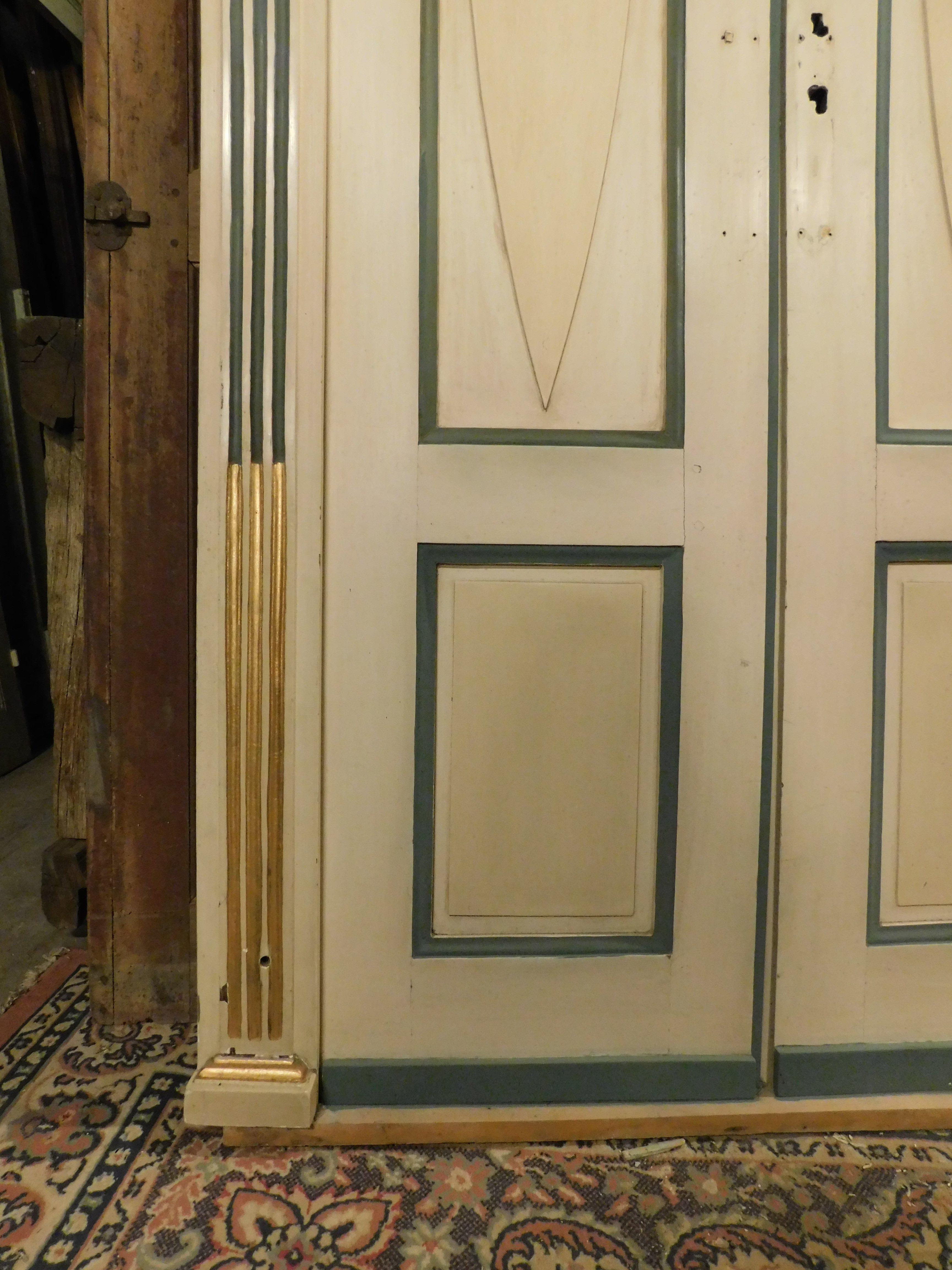 Pair of double wing doors, lacquered and gilded with frame, Italy For Sale 1