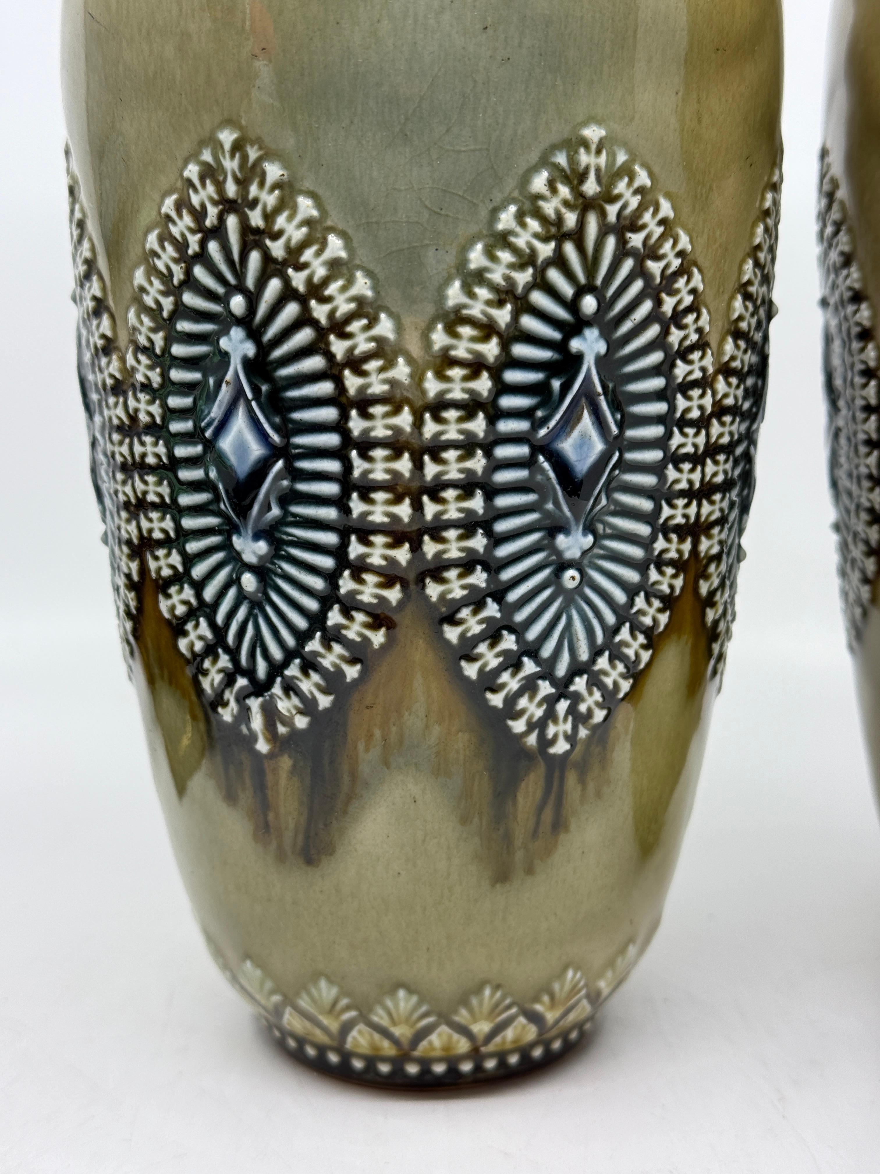 Britannico Pair of Doulton Lambeth Salt Glazed Decorated Vases 1884 in vendita