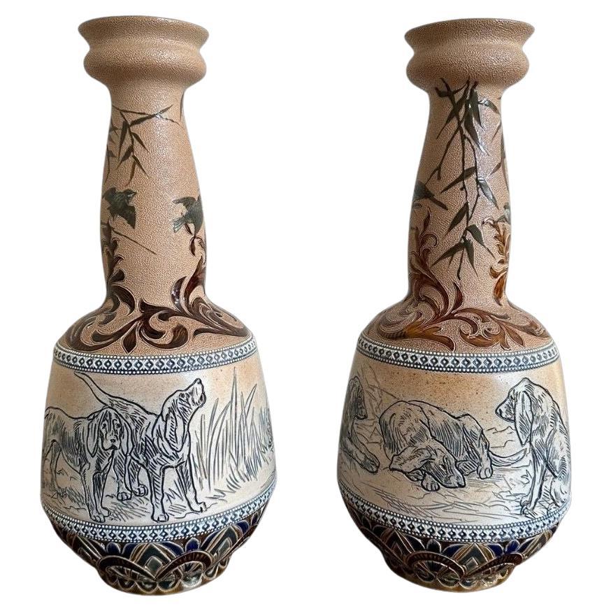 Paar Doulton-Lammfell-Vasen