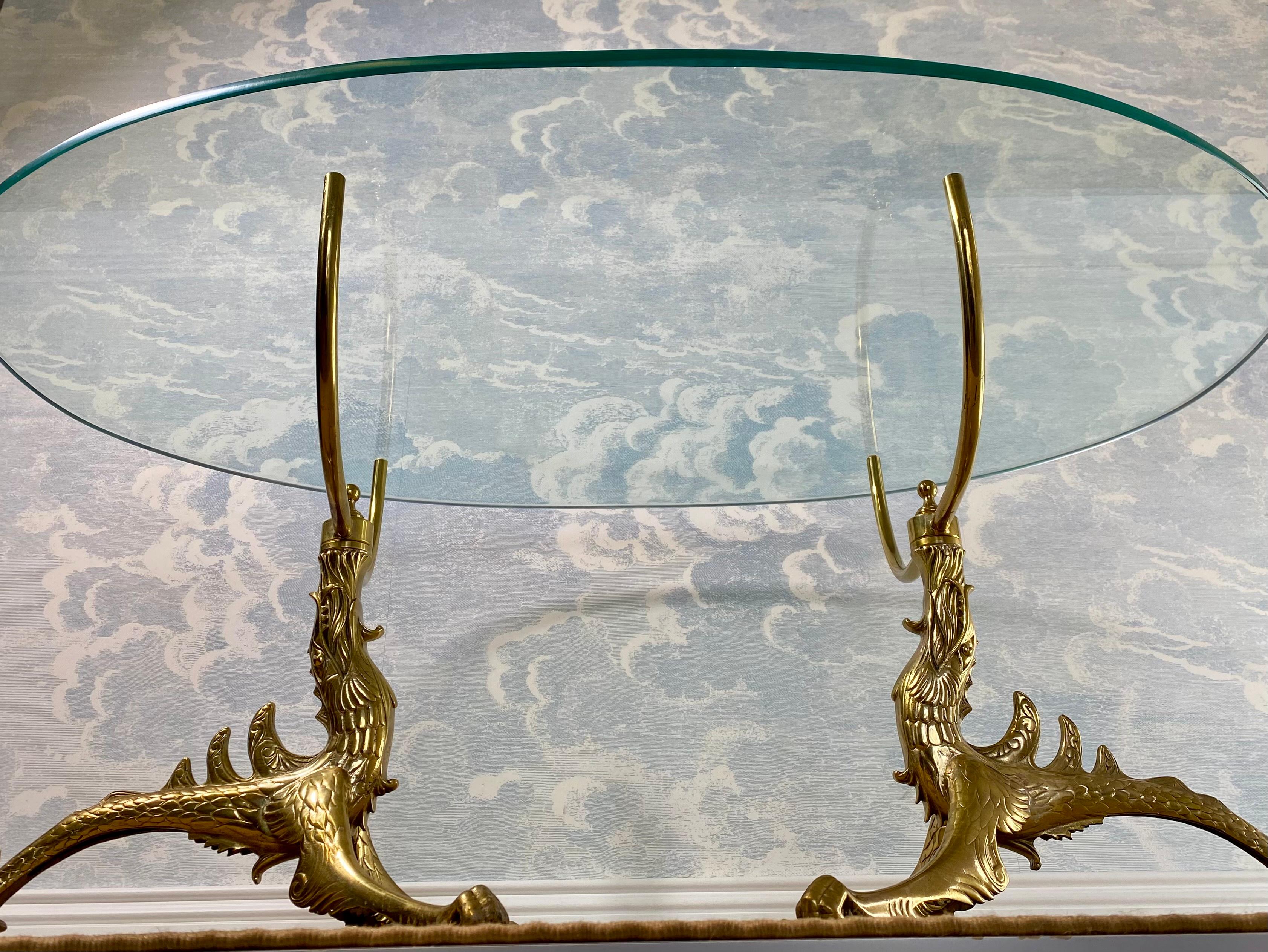 Encontramos estas extravagantes patas de mesa con forma de dragones de latón en Múnich y creemos que probablemente proceden de Francia o Italia de los años 70.

A pesar de una exhaustiva investigación, no hemos podido identificar al fabricante, pero