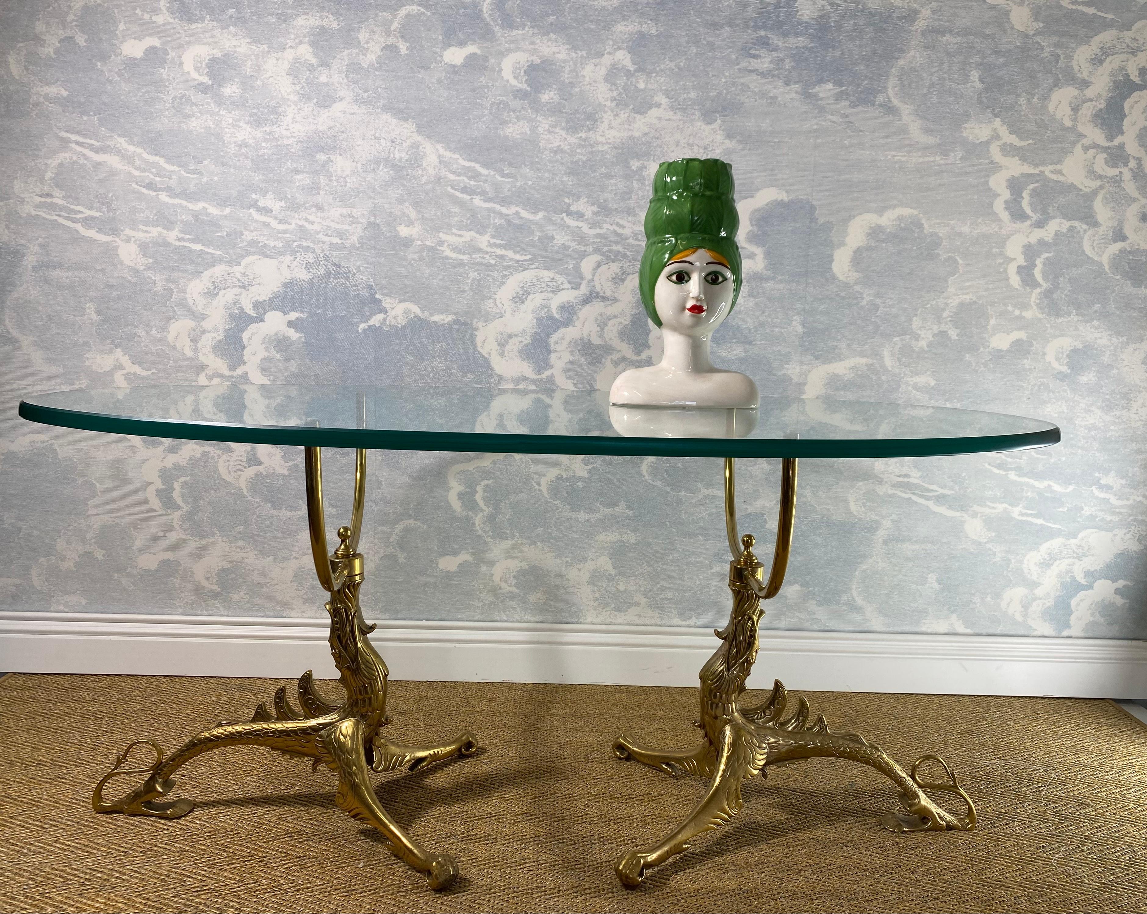 Pareja de bases en forma de dragón de latón para mesa de sofá, Moderna de mediados de siglo Regencia de Hollywood en venta