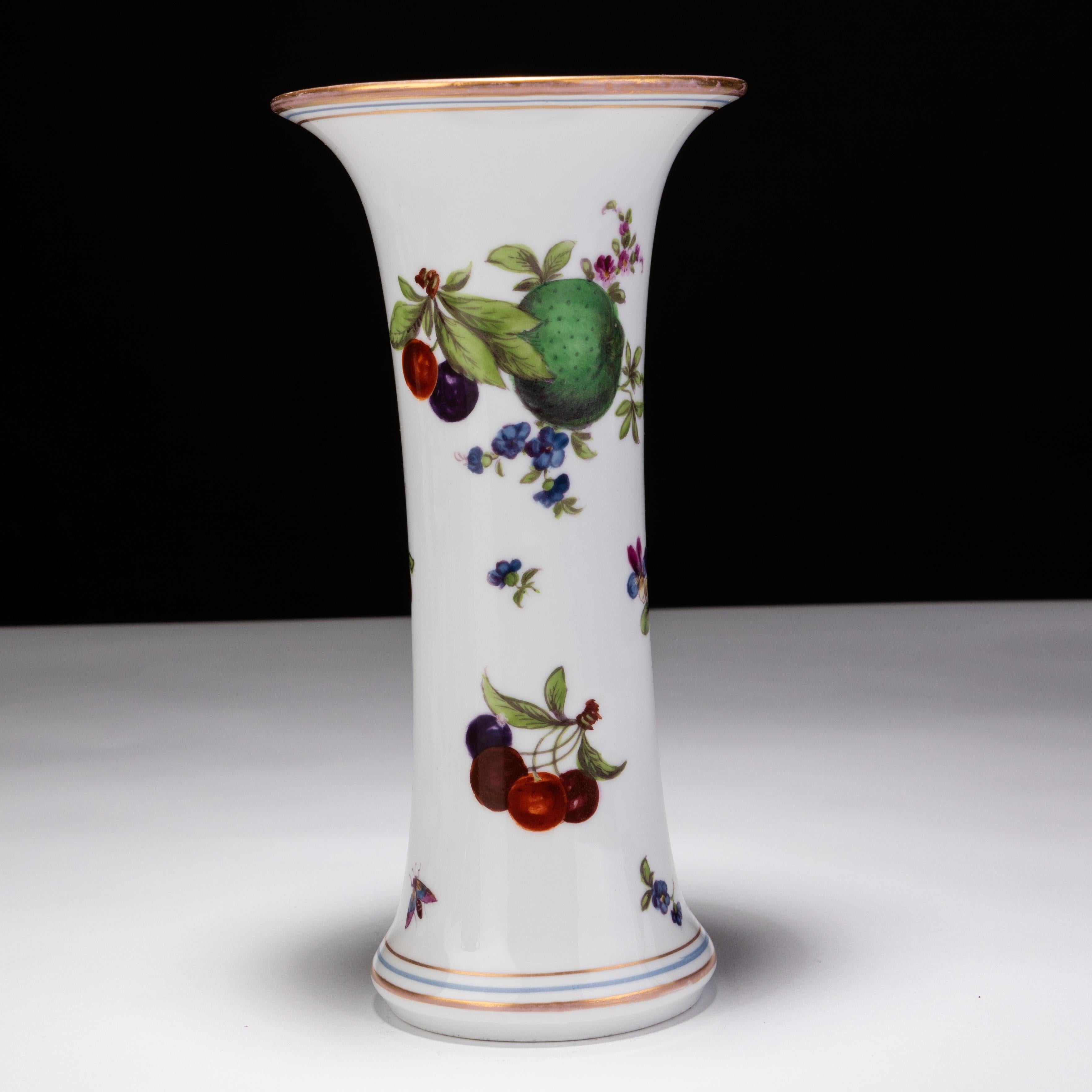 Pair of Dresden German Fine Porcelain Insect & Fruits Vases 19th Century  In Good Condition In Nottingham, GB