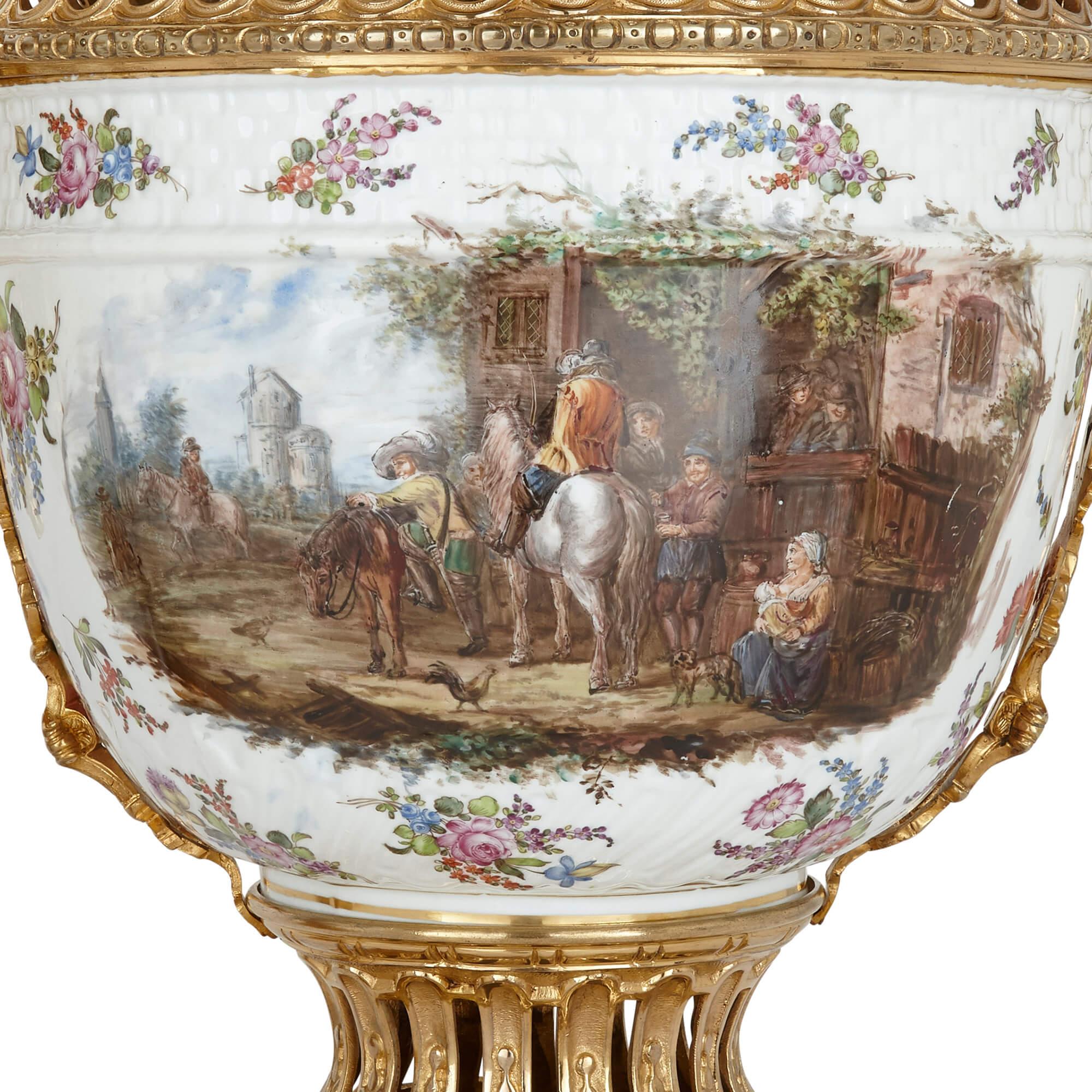 Paire de vases en porcelaine de Dresde et bronze doré Bon état - En vente à London, GB