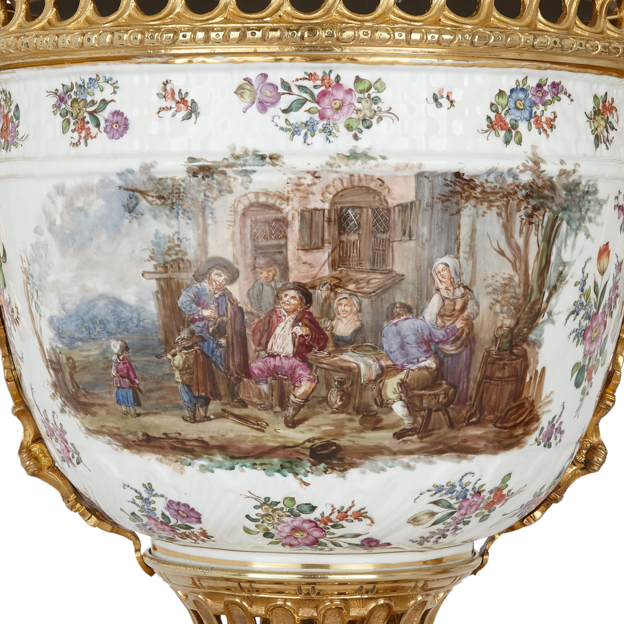 XIXe siècle Paire de vases en porcelaine de Dresde et bronze doré en vente