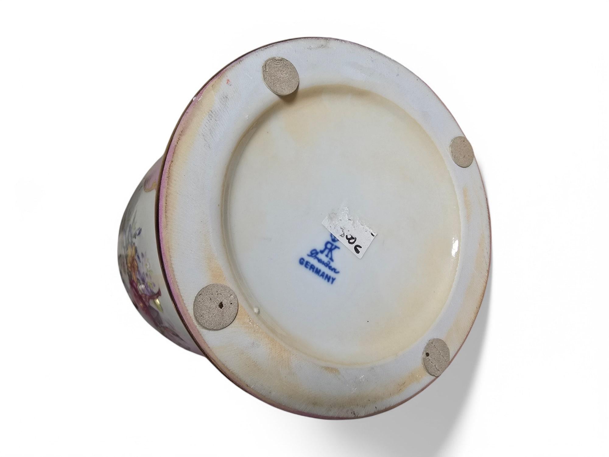 Coppia di vasi di Dresden Porcelain In condizioni buone in vendita a Madrid, ES