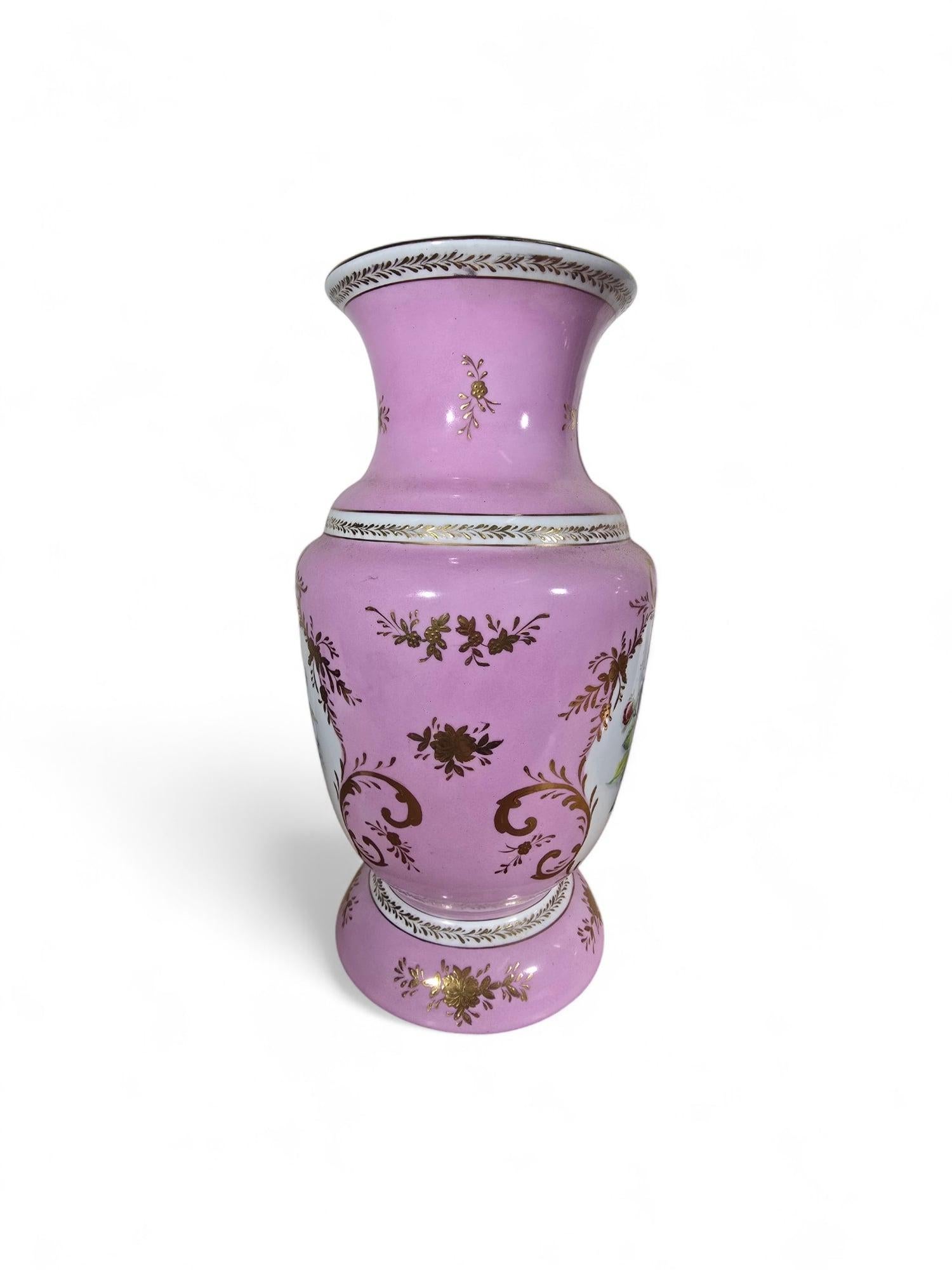 Inizio XX secolo Coppia di vasi di Dresden Porcelain in vendita
