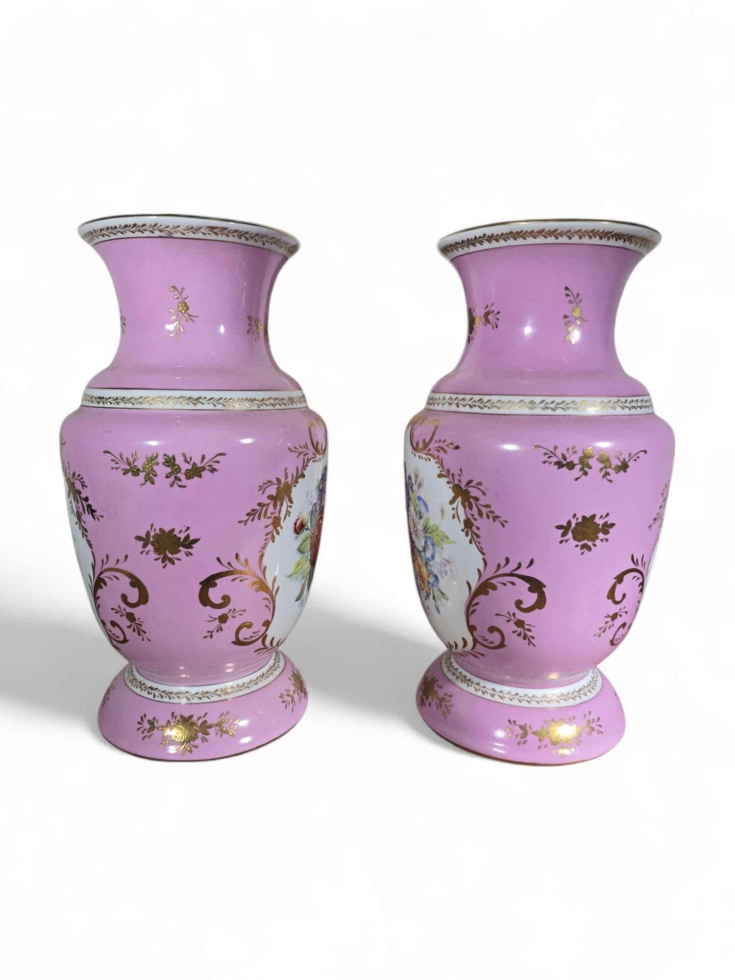 Coppia di vasi di Dresden Porcelain in vendita 3