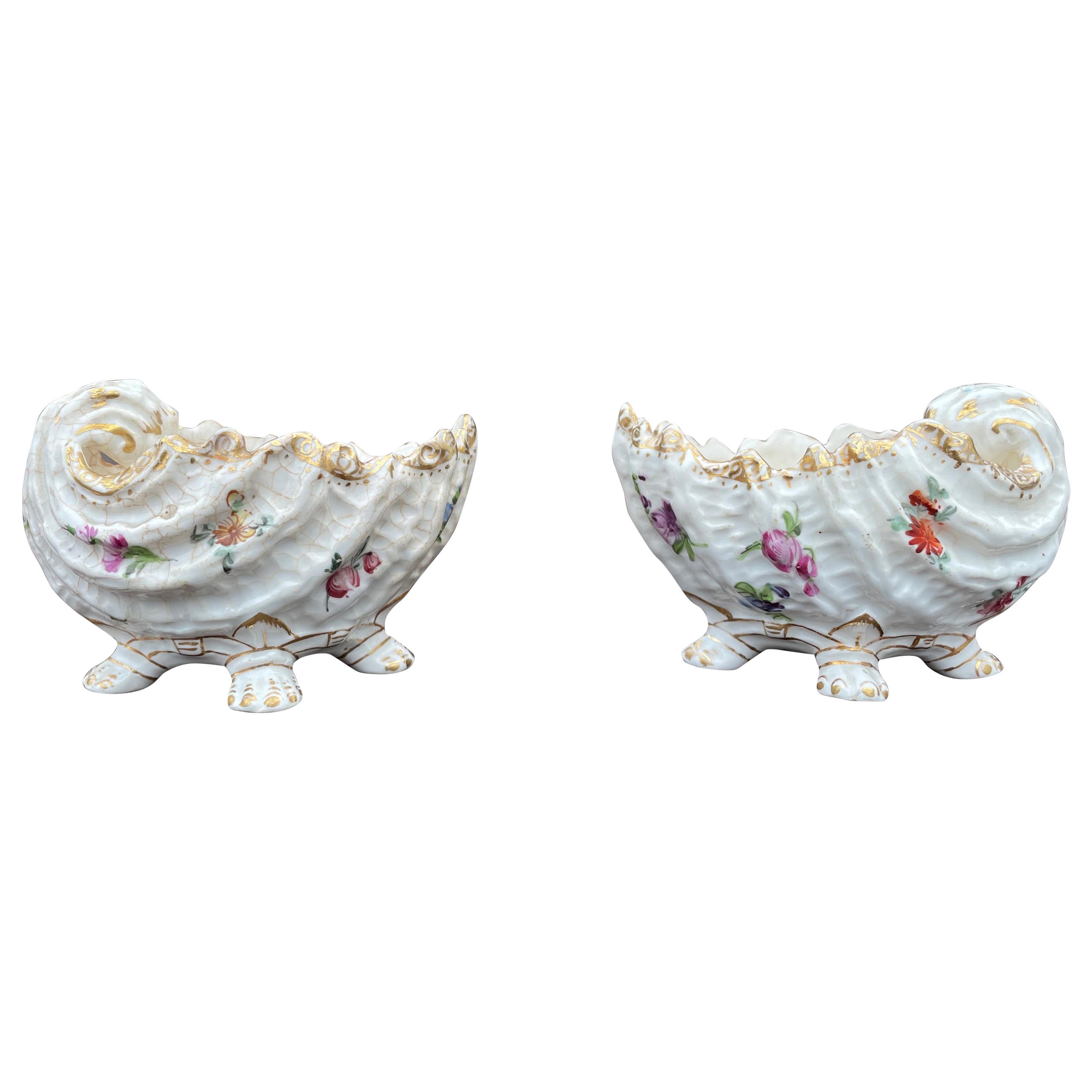 Pair of Dresden Serving Dish with Gilt Base, 19th Century For Sale