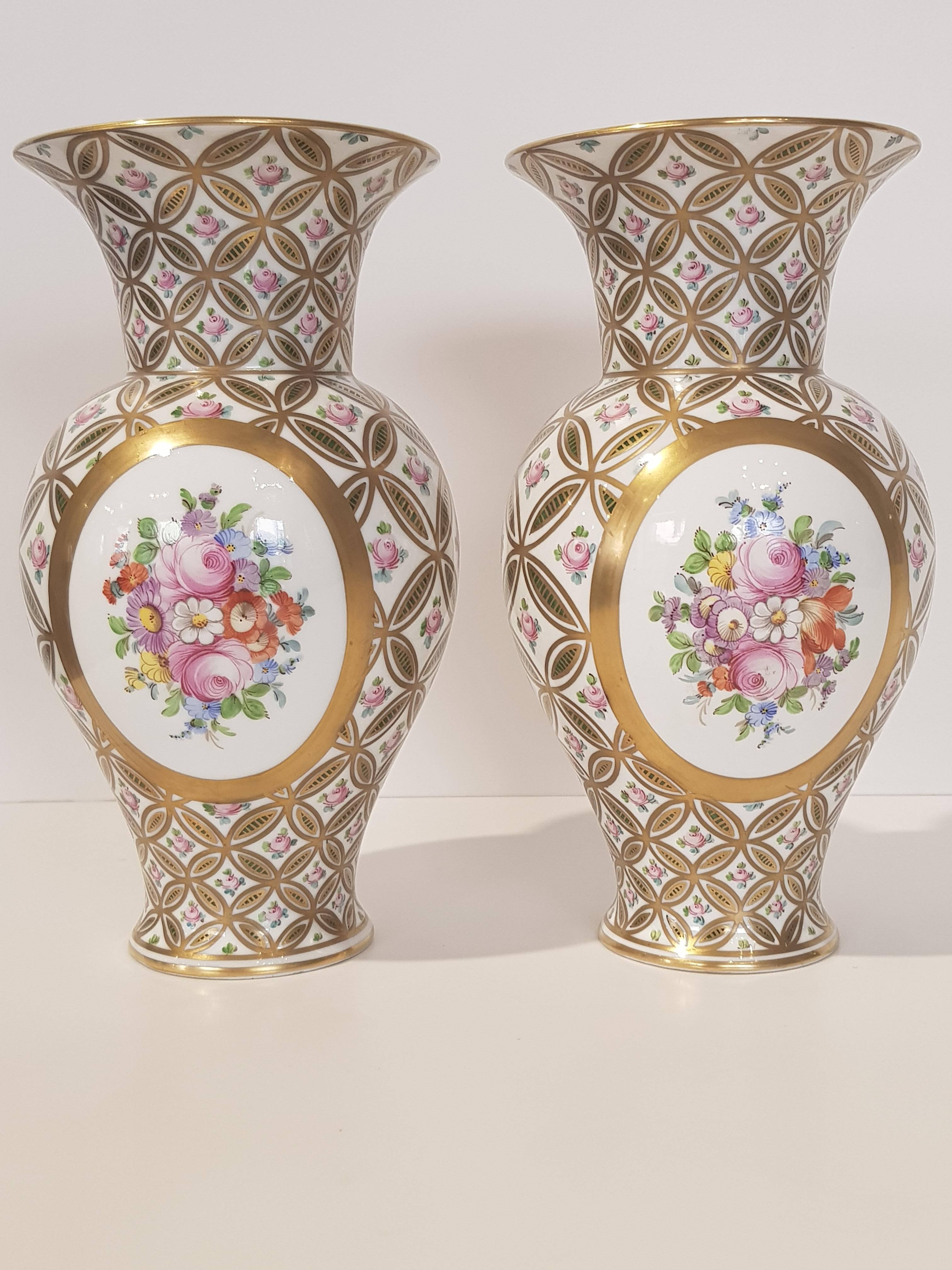White and pure gold porcelain vases decorated with flowers 1970s Dresden  For Sale 1