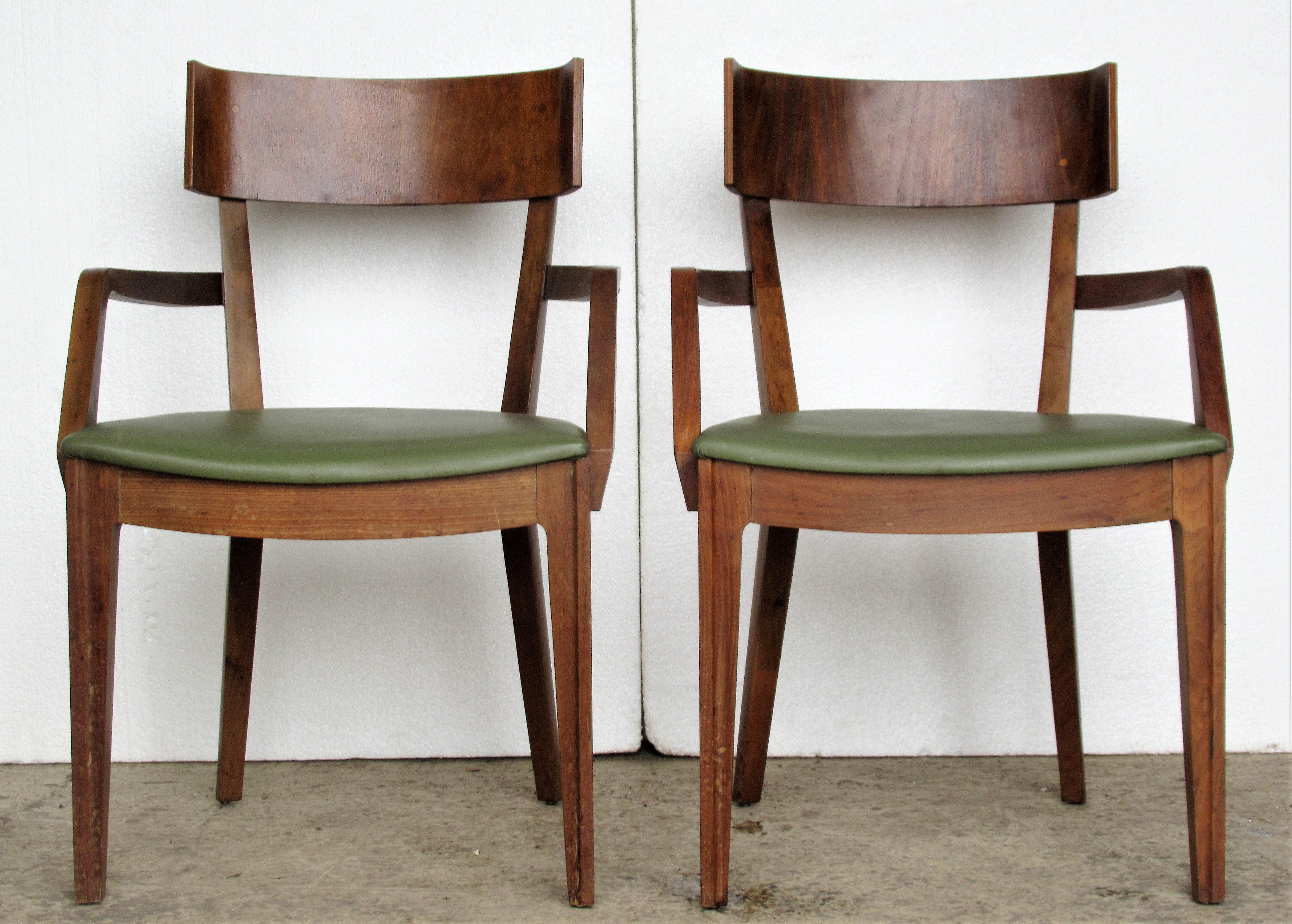 Pair of modernist design Drexel walnut armchairs dining chairs with beautifully curved bent laminated figured walnut veneer backs and overall pegged construction. Circa 1960. Look at all pictures and read condition report in comment section.