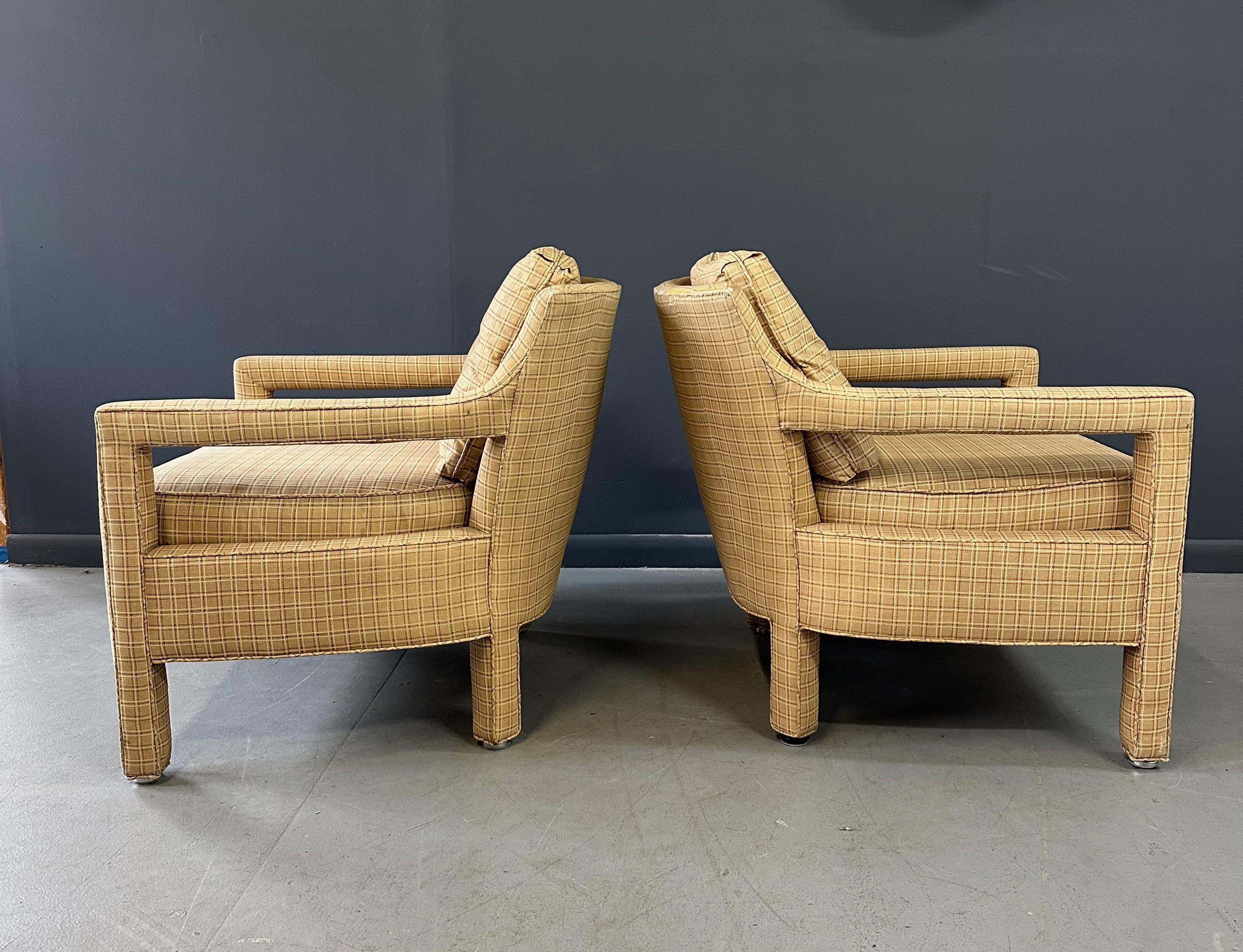 Pareja de Sillas Drexel Estilo Parson con Respaldos Curvilíneos Mediados de Siglo en venta 4