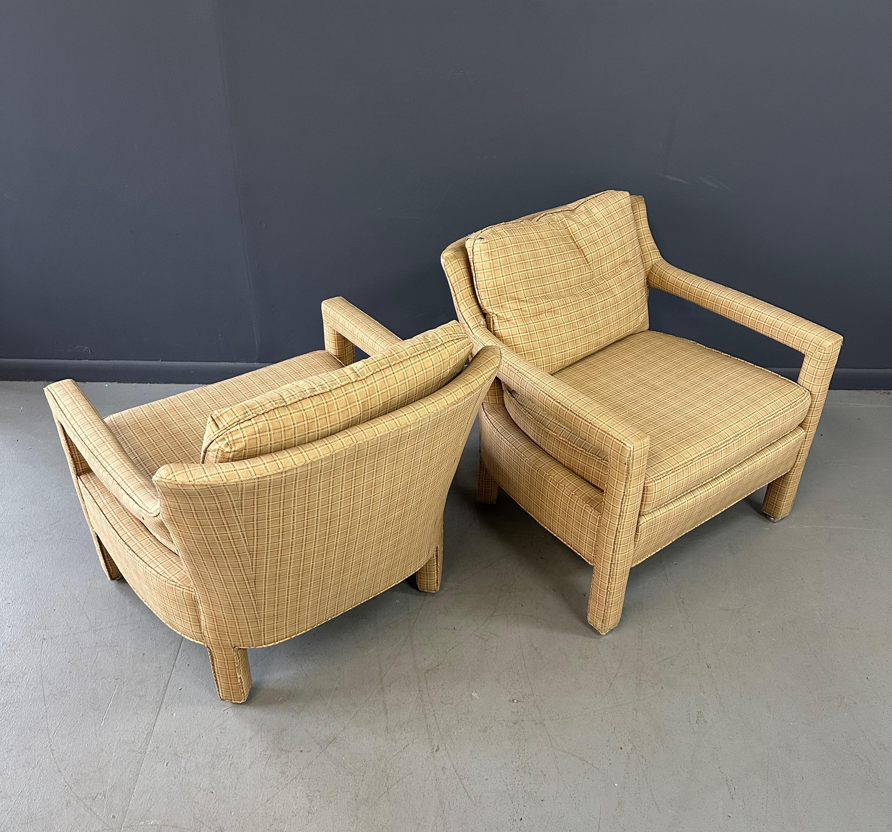 Pareja de Sillas Drexel Estilo Parson con Respaldos Curvilíneos Mediados de Siglo Moderno de mediados de siglo en venta