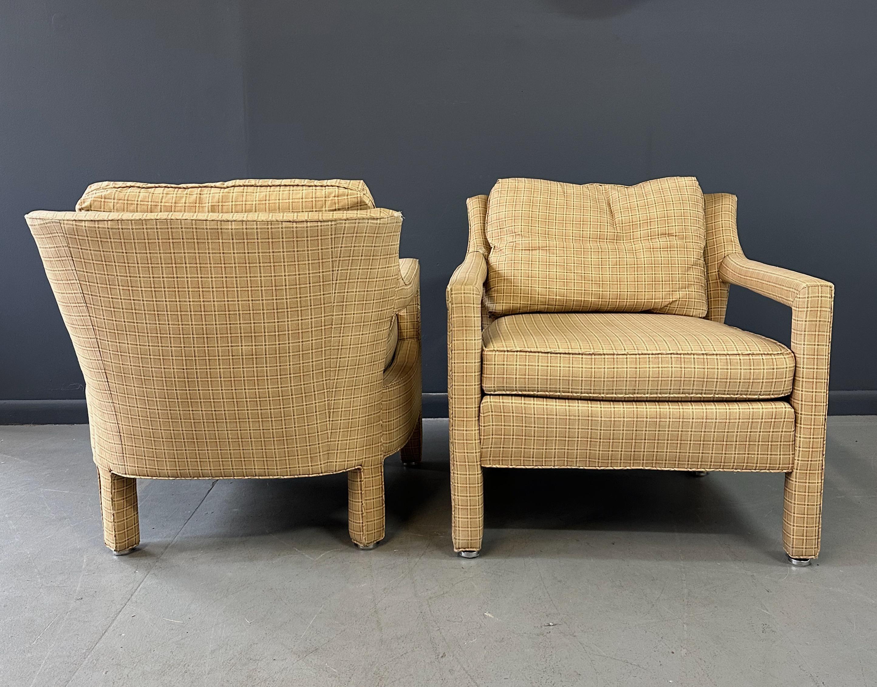Pareja de Sillas Drexel Estilo Parson con Respaldos Curvilíneos Mediados de Siglo Norteamericano en venta