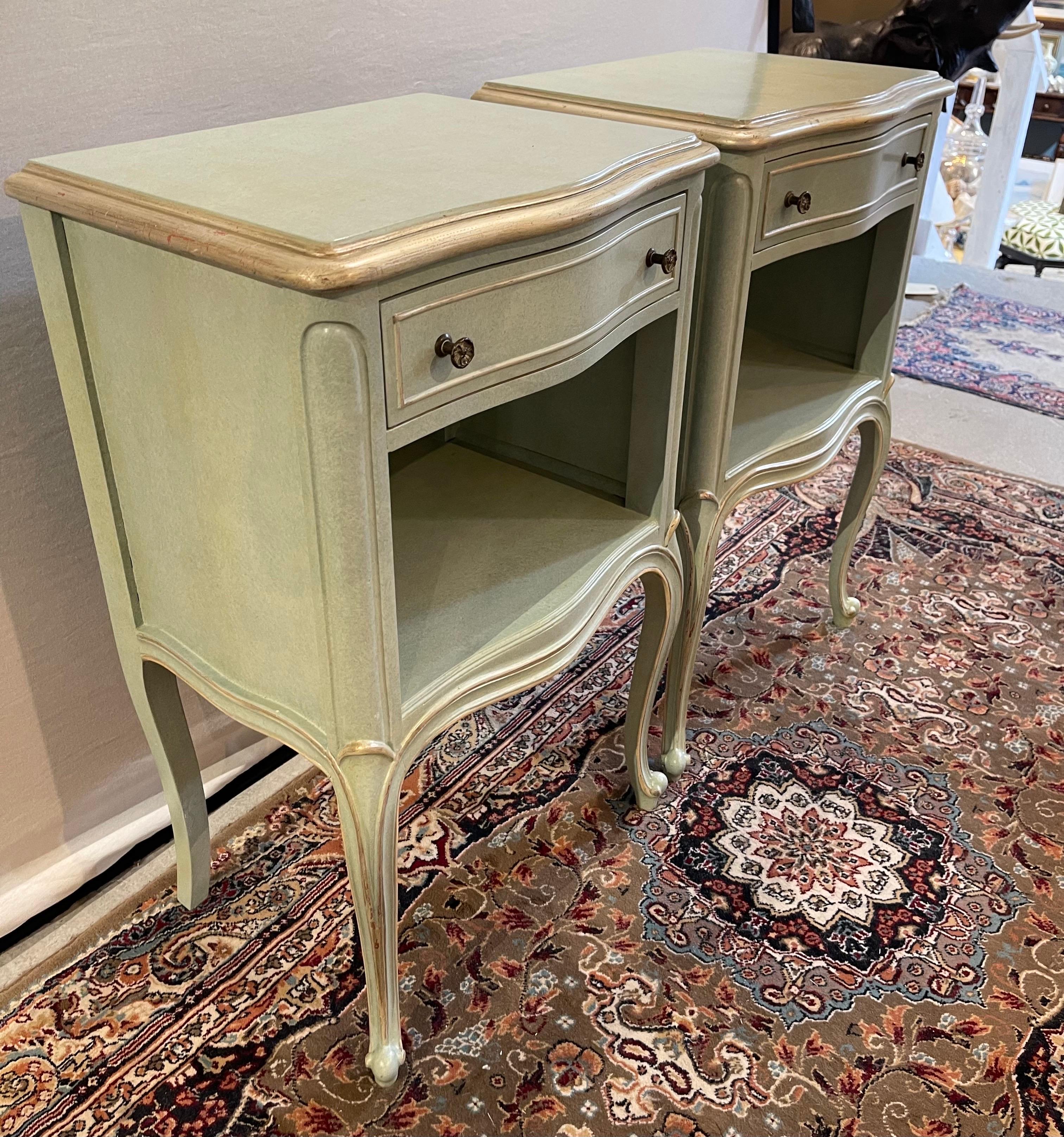 Pair of Drexel Touraine French Provincial Nightstands With Drawer In Good Condition In West Hartford, CT
