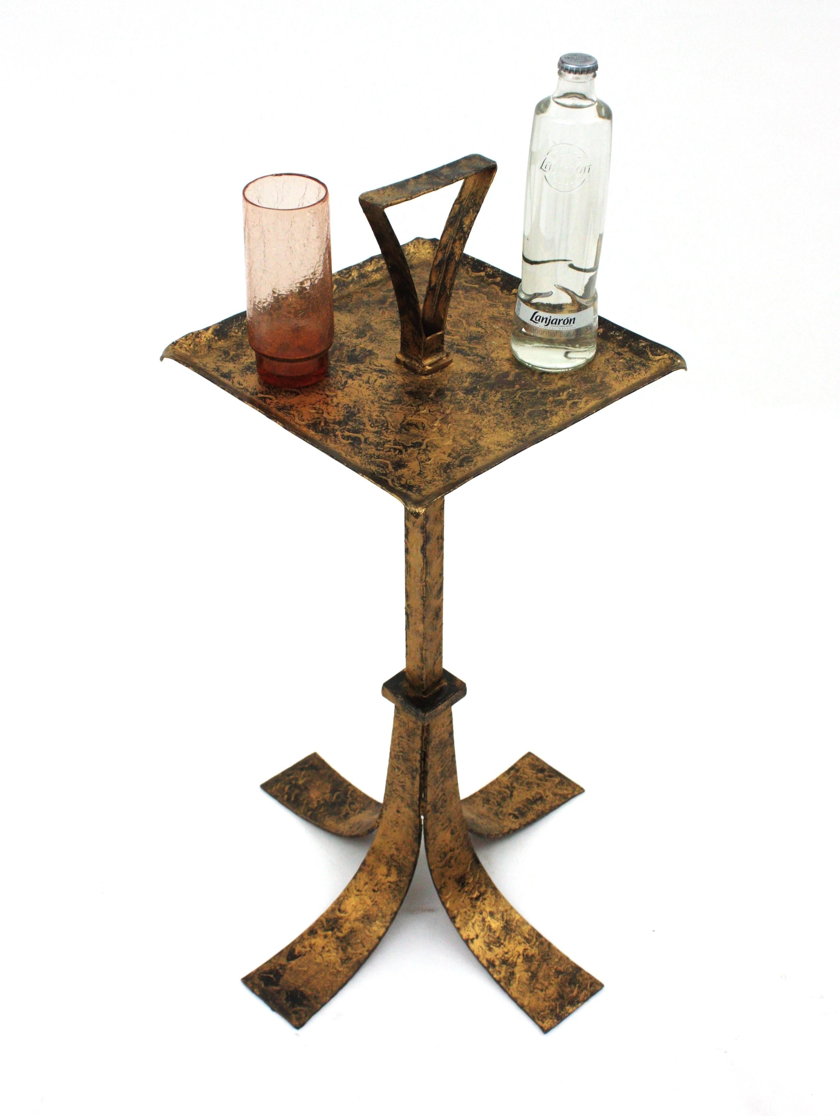 Pair of Drink Tables / Side Tables / Martini Tables with Handles, Gilt Iron In Good Condition For Sale In Barcelona, ES