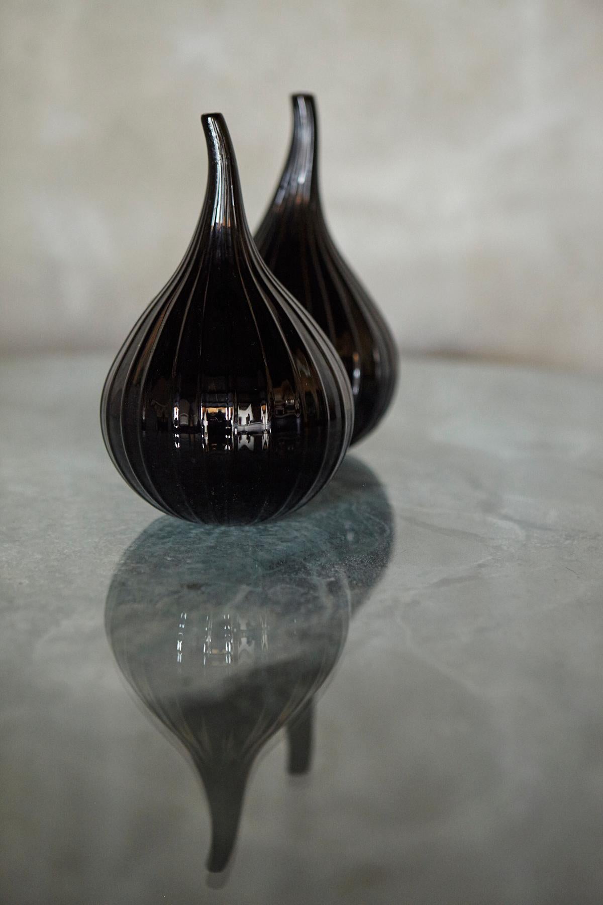 Paar Vasen aus schwarzem Muranoglas 