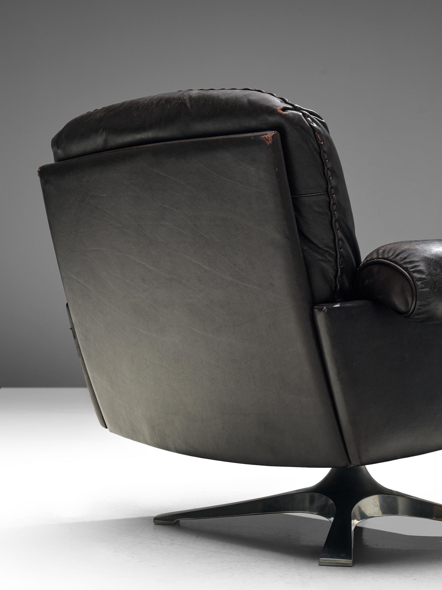 Pair of 'DS31' Swivel Chairs in Dark Brown Leather by De Sede In Good Condition In Waalwijk, NL