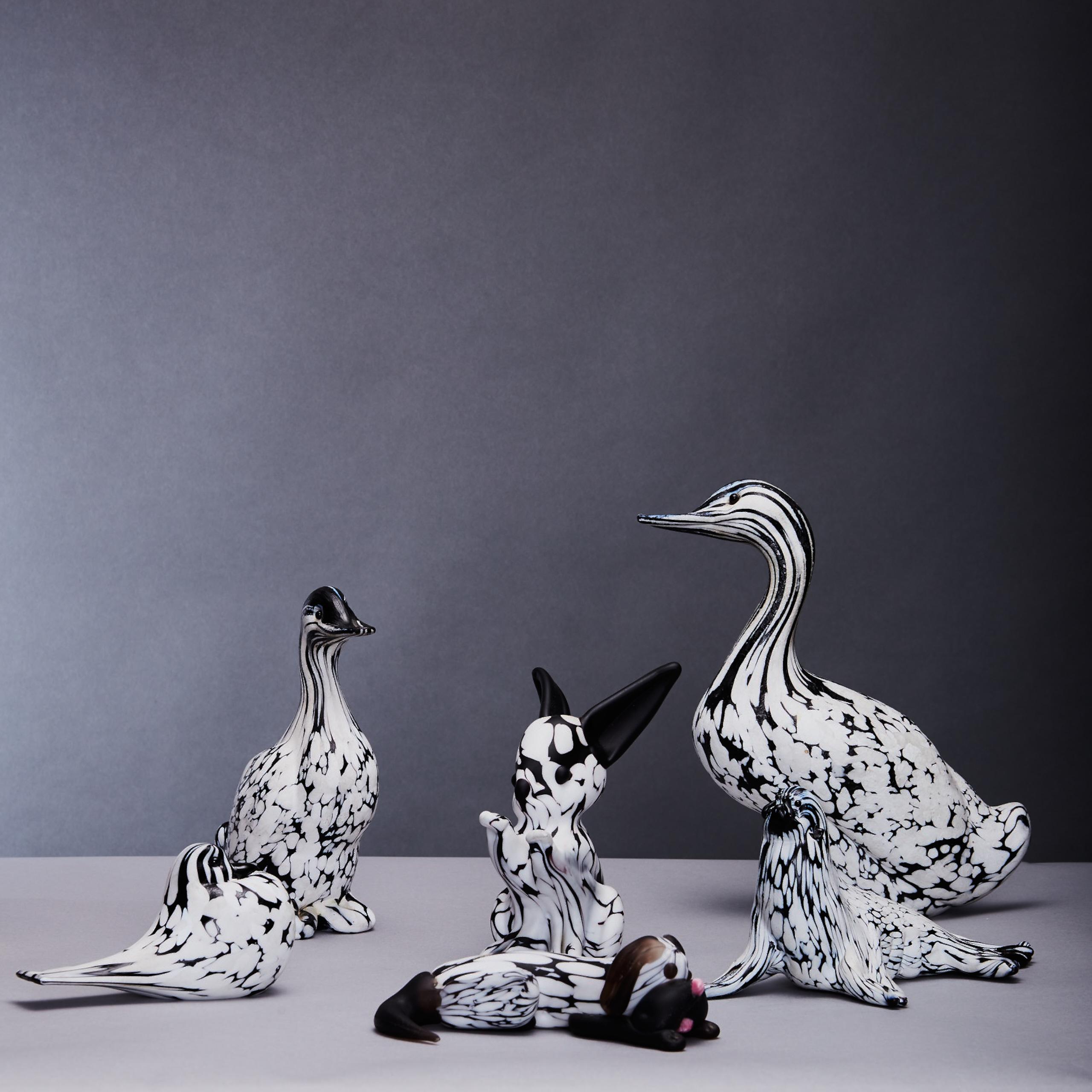 Archimede Seguso Pair of  Murano Glass Animal Sculptures of Black & White Ducks In Excellent Condition For Sale In London, GB