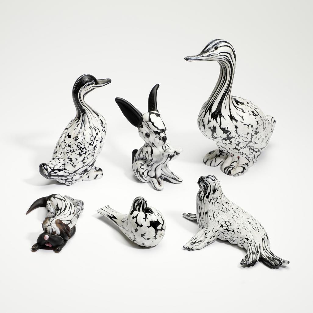Archimede Seguso Paire d'objets de décoration  Sculptures d'animaux de canards noirs et blancs de Murano en vente 1