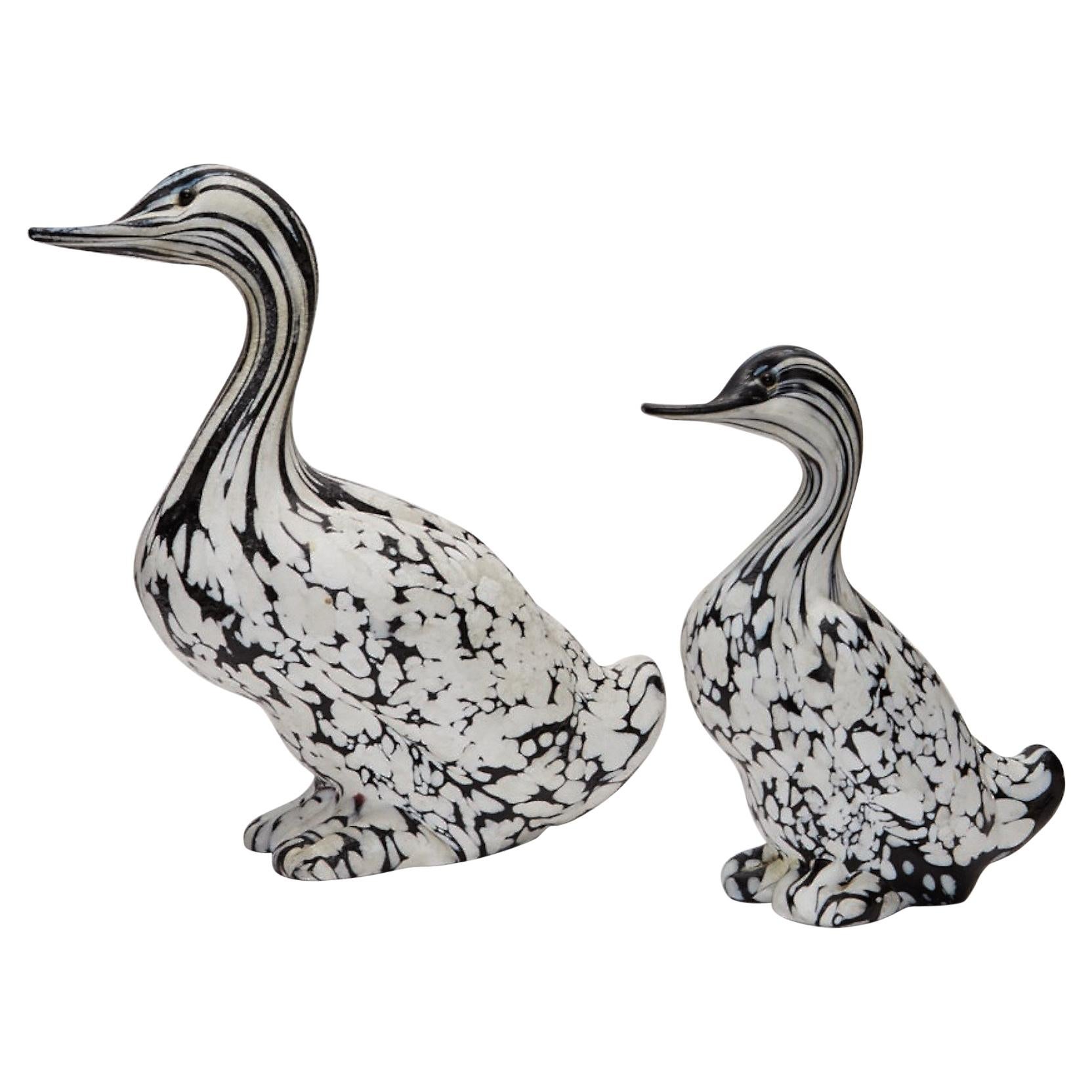 Archimede Seguso Pair of  Murano Glass Animal Sculptures of Black & White Ducks For Sale