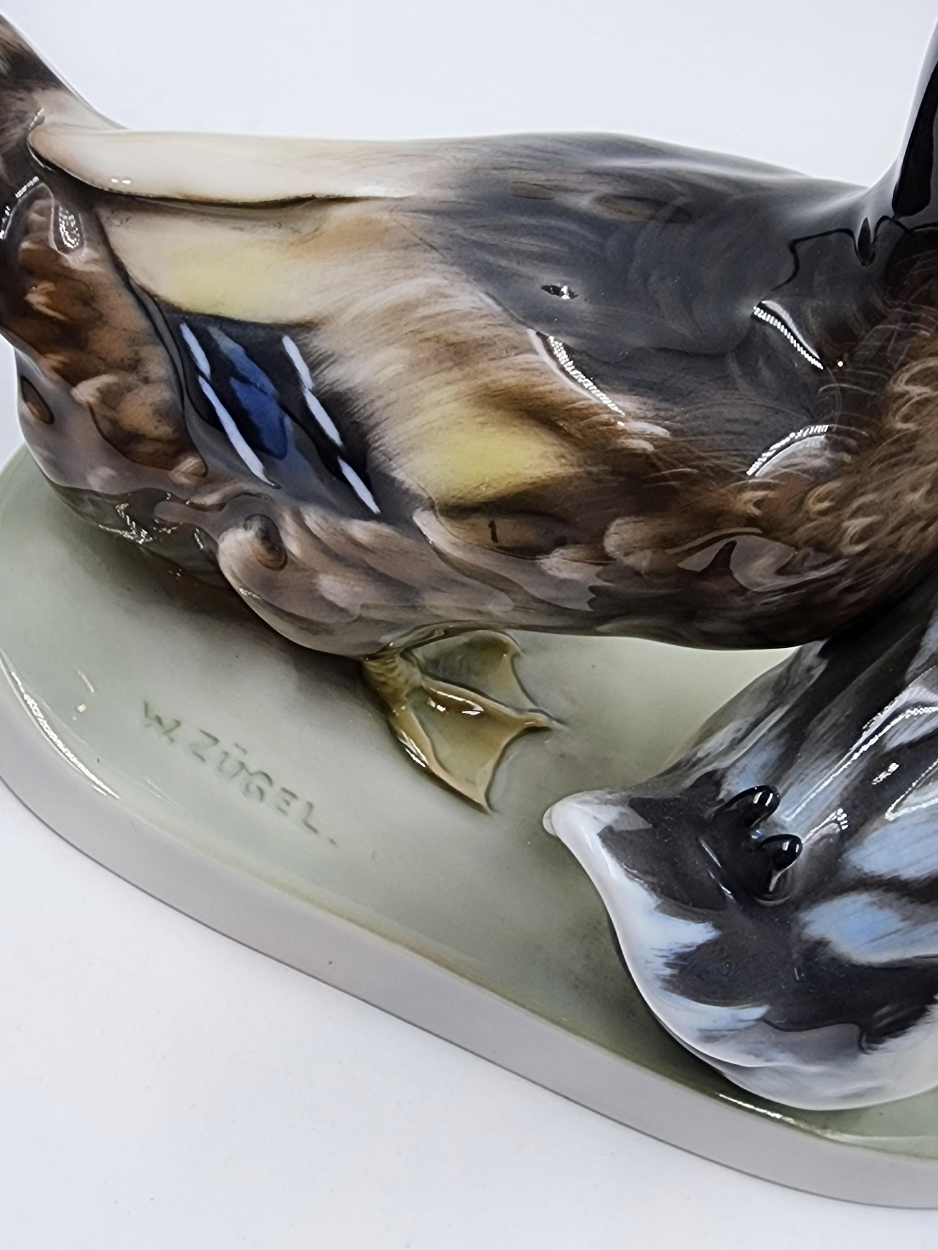Pareja de patos sobre base de porcelana esmaltada de Rosenthal Alemán en venta