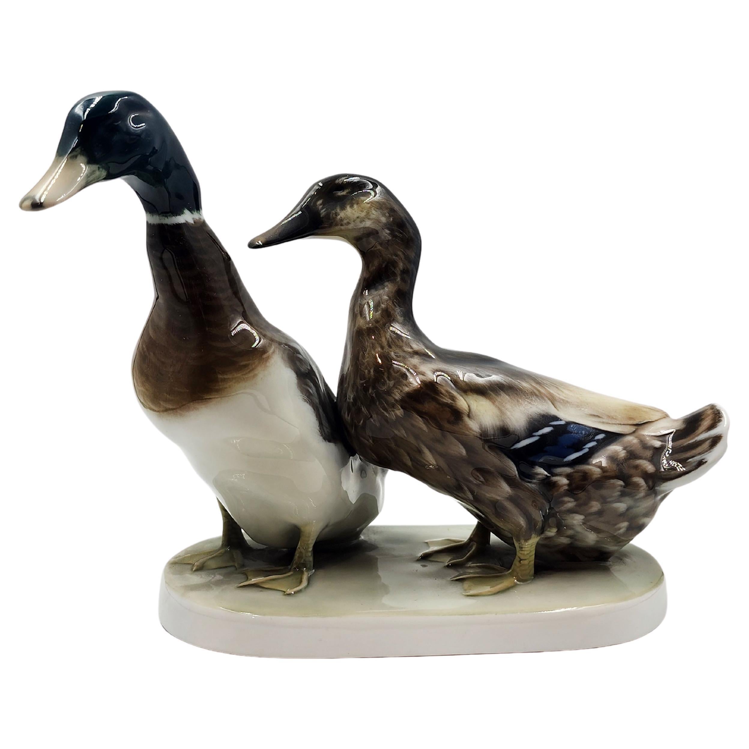 Paar Enten auf emailliertem Porzellansockel von Rosenthal