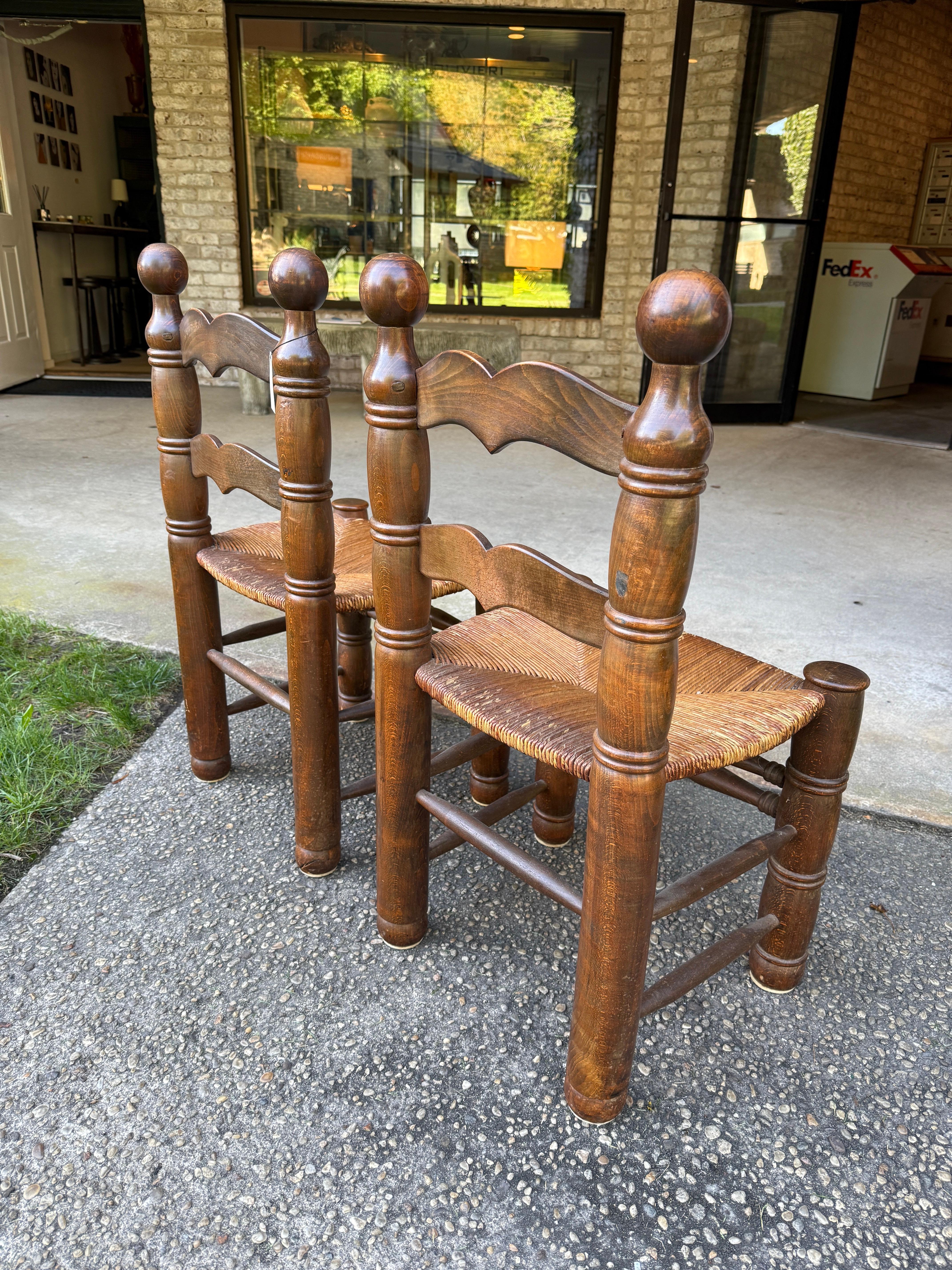 Dudouyt turned chairs with rush seats — sometimes called thrown chairs or spindle chairs — represent a style of Elizabethan or Jacobean turned furniture that had a vogue in late 16th and early 17th century England, New England and Holland. The