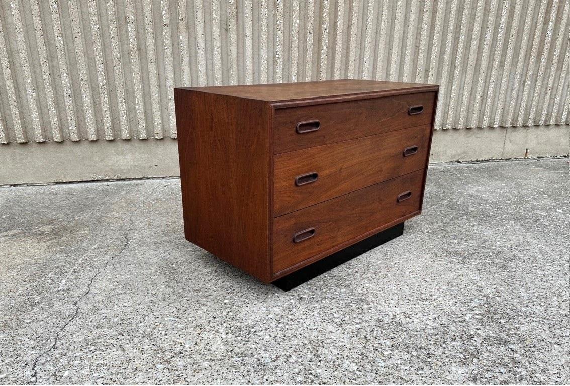 Pair of Dunbar Floating Bedside Chests or Commodes For Sale 2