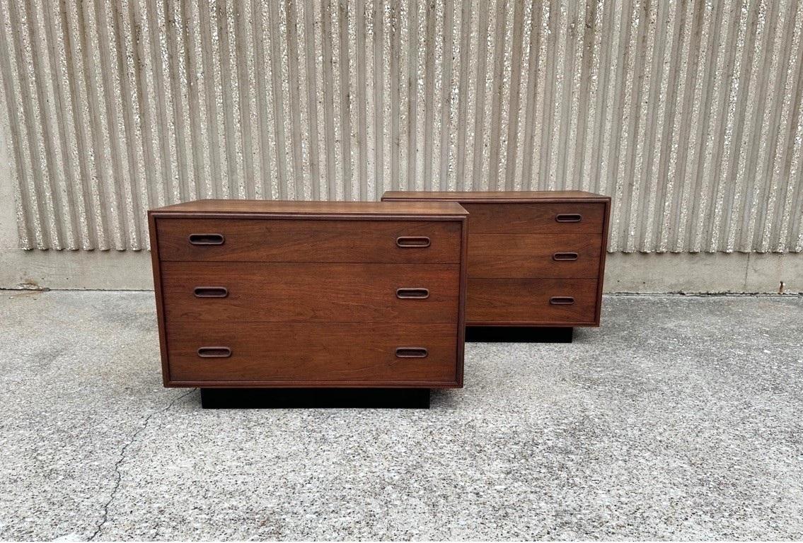 Scarce pair of walnut bachelors chests / nightstands / commodes / dressers designed by Edward Wormley for Dunbar, circa late 1960s. Beautifully constructed pair of chests with impressive fiery walnut grains. Each featuring a rectangular case with