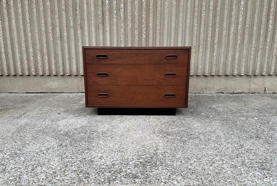 Pair of Dunbar Floating Bedside Chests or Commodes In Good Condition For Sale In Dallas, TX