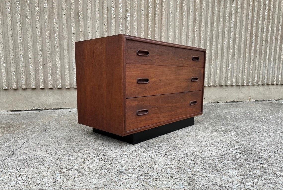 Pair of Dunbar Floating Bedside Chests or Commodes For Sale 1