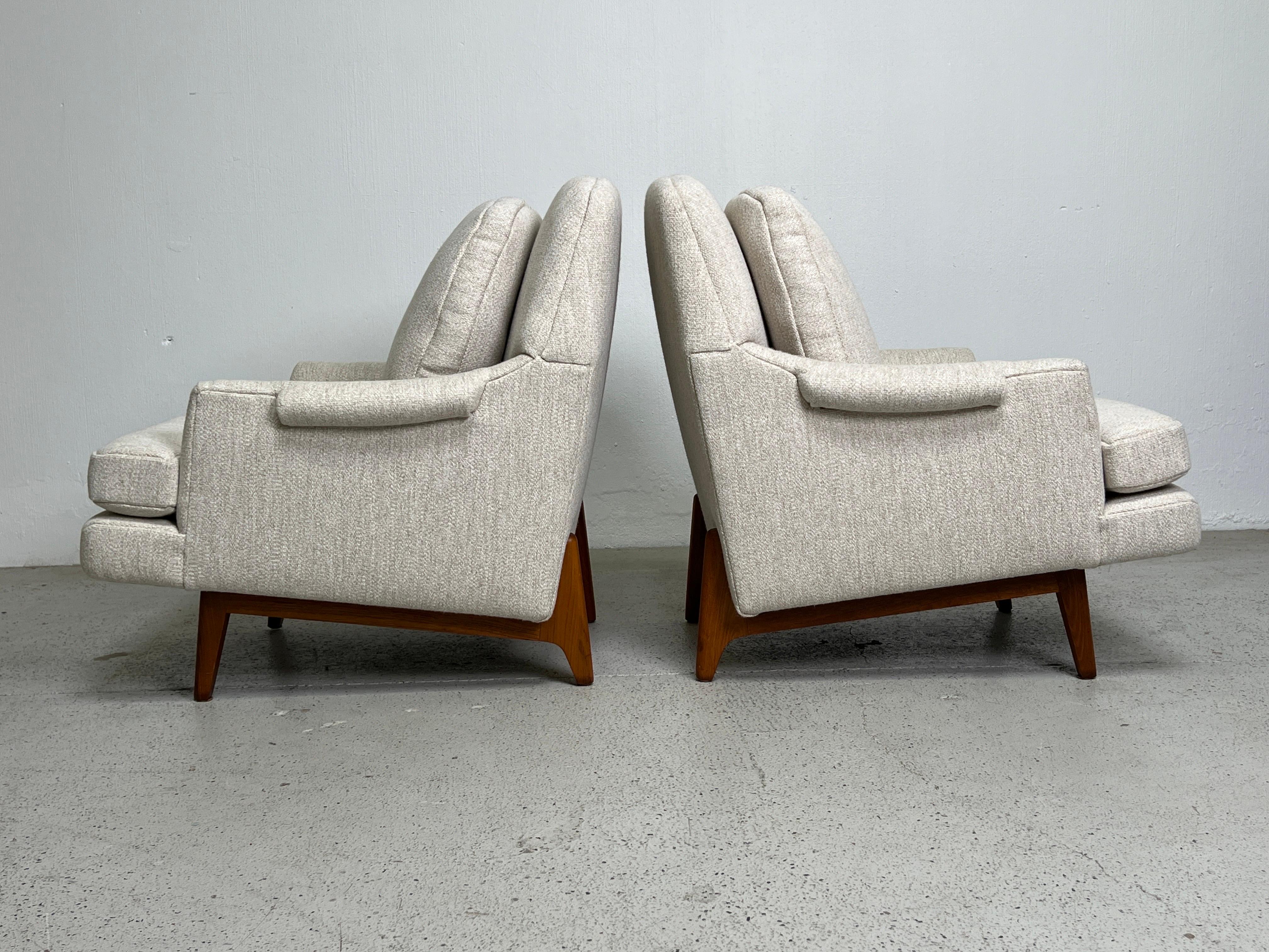 Pair of Dunbar Lounge Chairs  For Sale 3