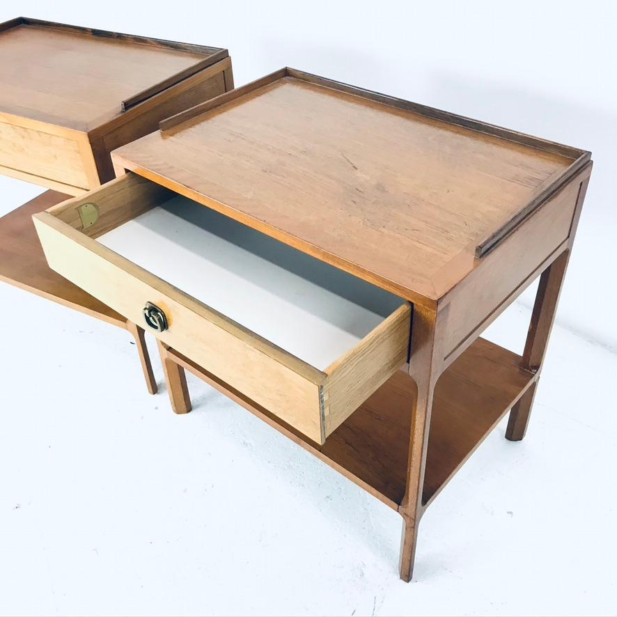 Pair of Dunbar Nightstands by Edward Wormley In Good Condition In Dallas, TX