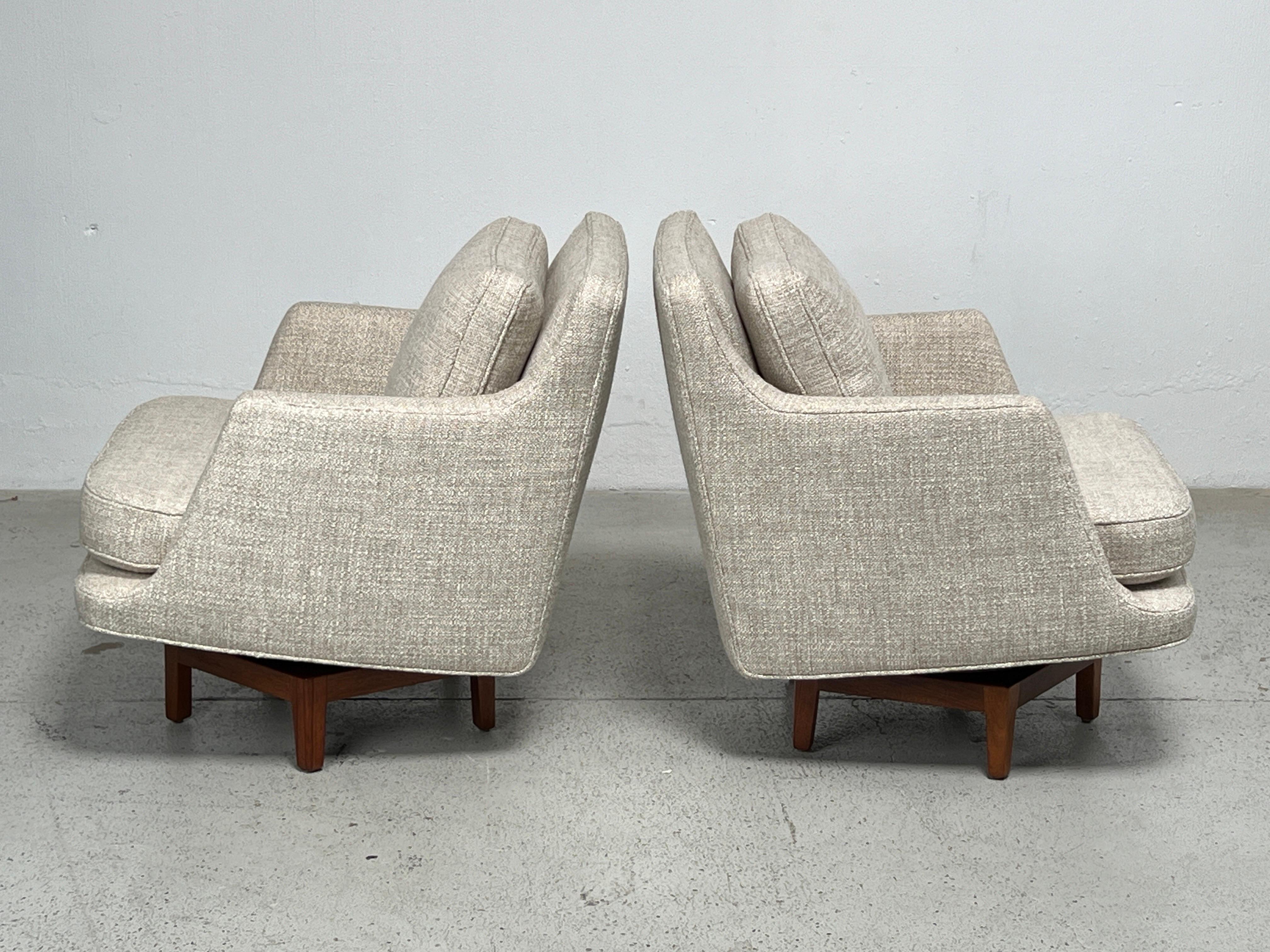 Pair of Dunbar Swivel Chairs by Edward Wormley  In Good Condition For Sale In Dallas, TX