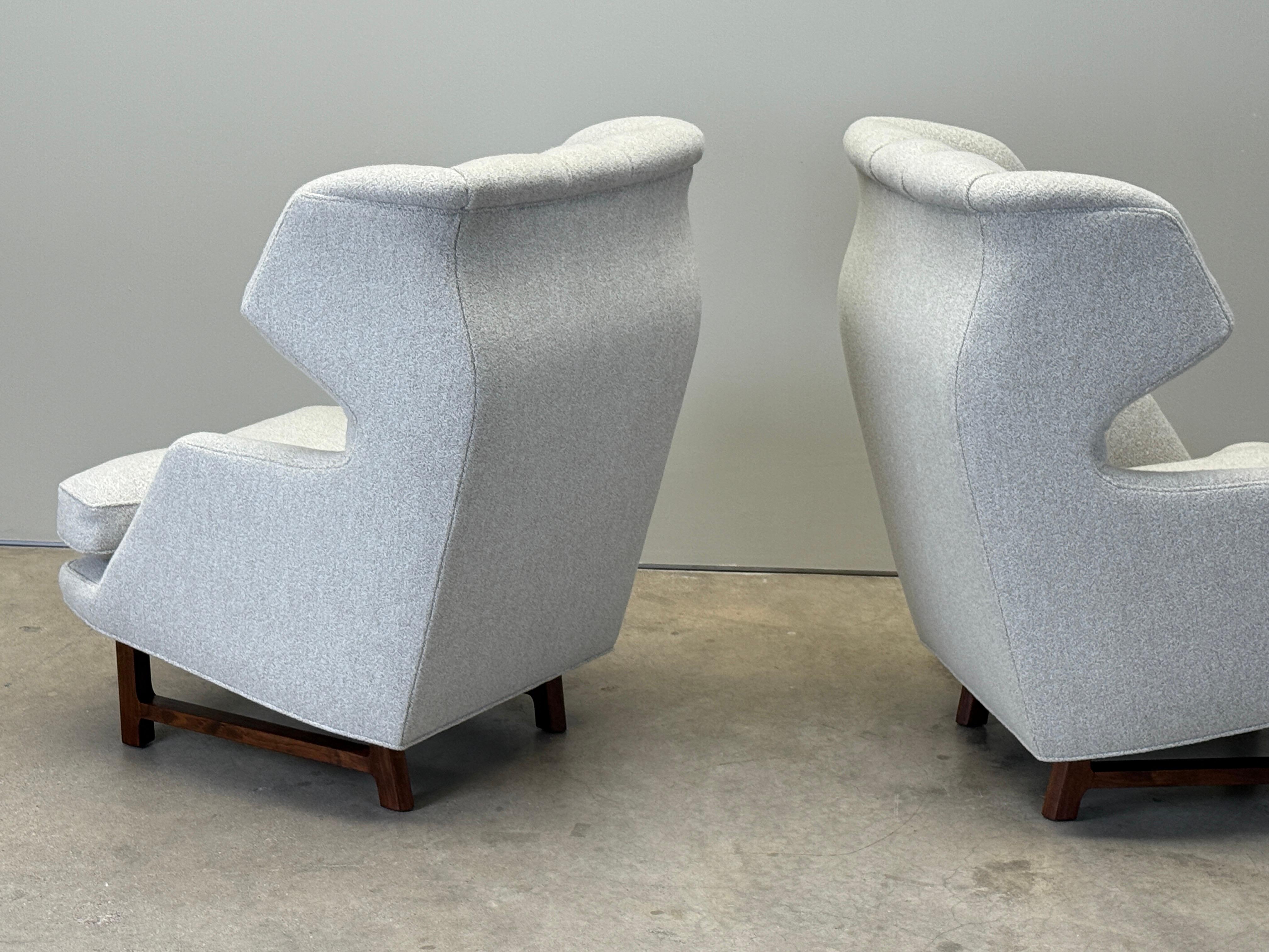 Paire de chaises Janus Dunbar à dossier à ailes par Edward Wormley en vente 3