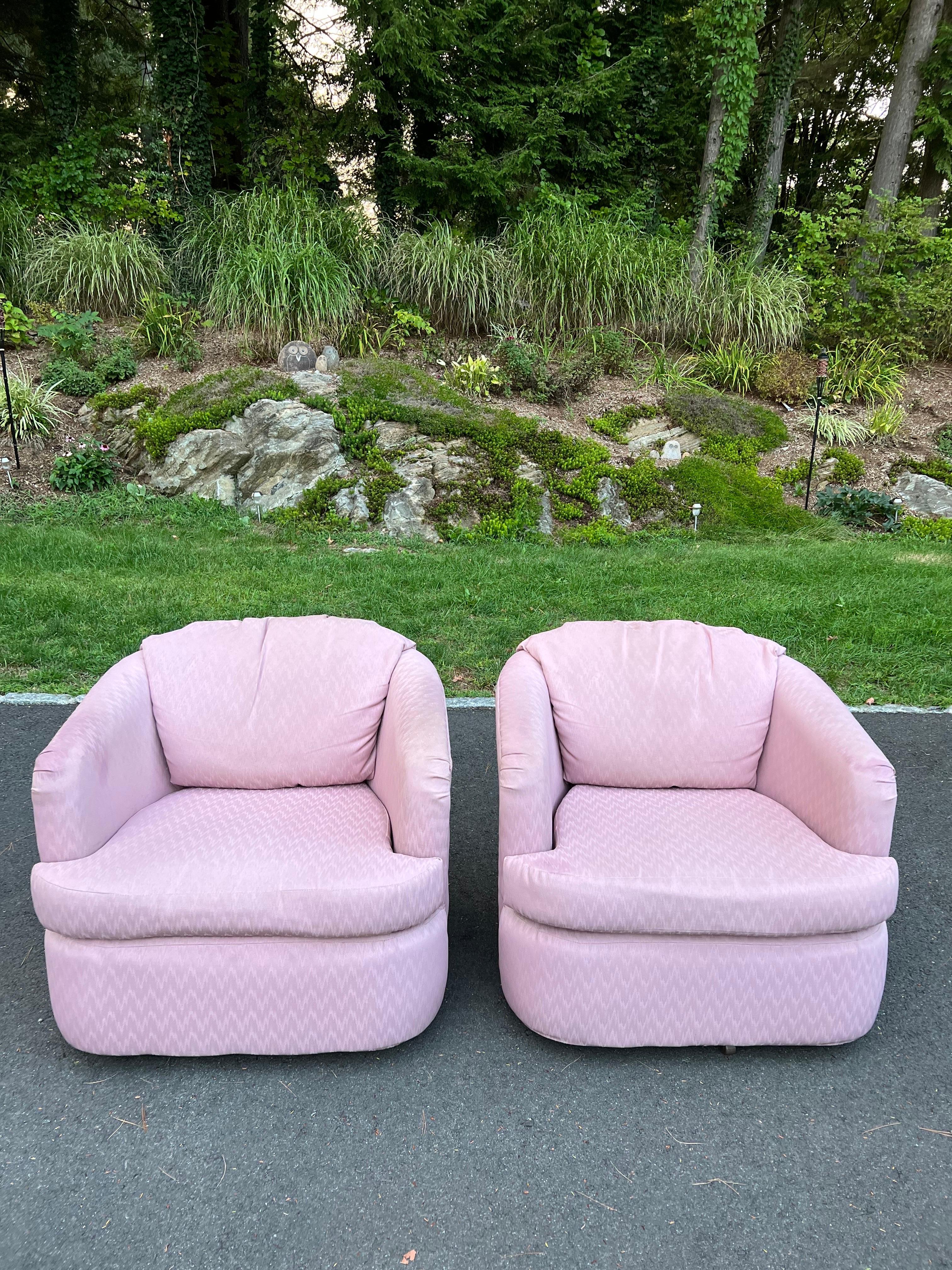 Late 20th Century Pair of  Dusty Pink Swivel Club Chairs For Sale