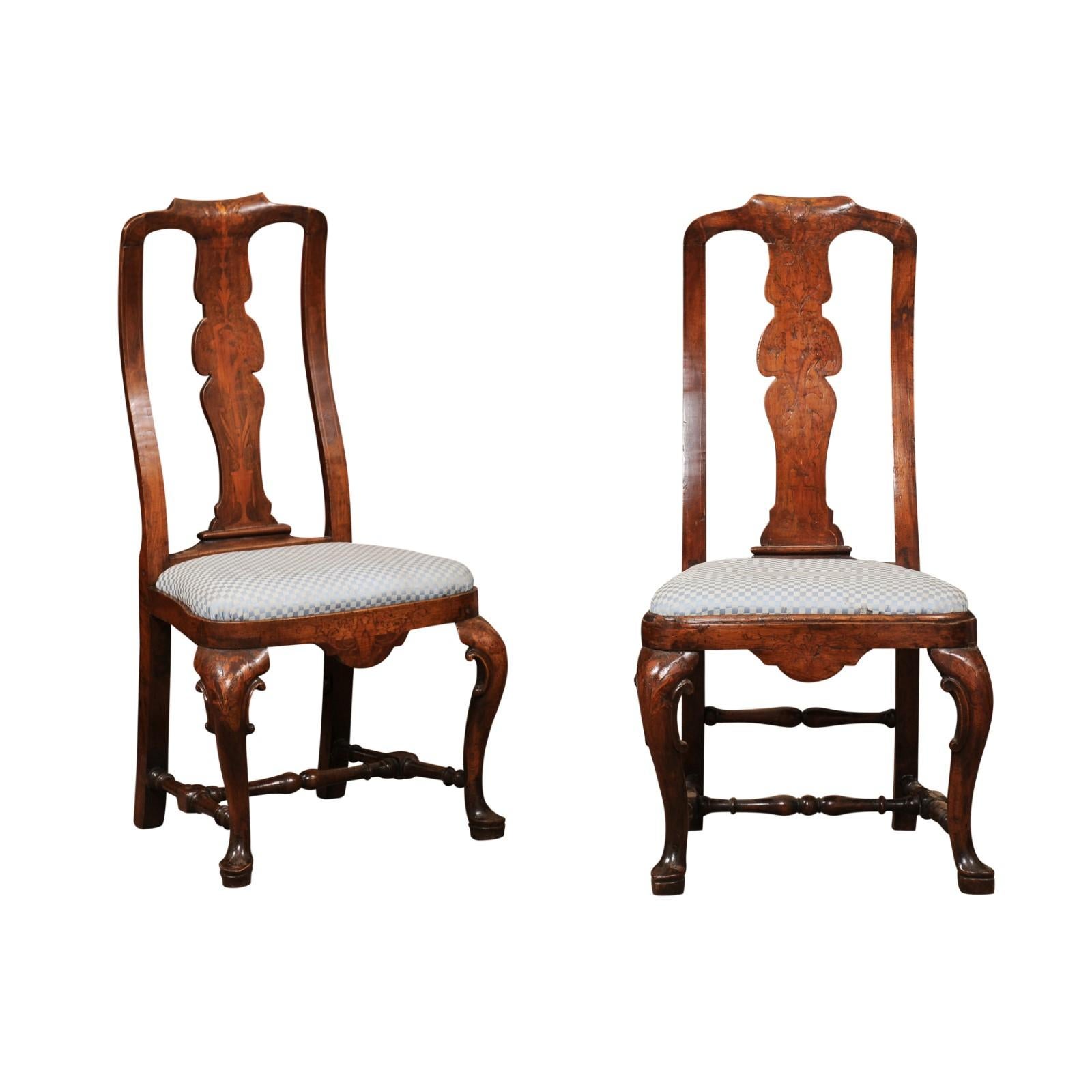 Paar niederländische Nussbaum-Beistellstühle aus dem 18. Jahrhundert mit Intarsien und Pad-Füßen im Angebot 4