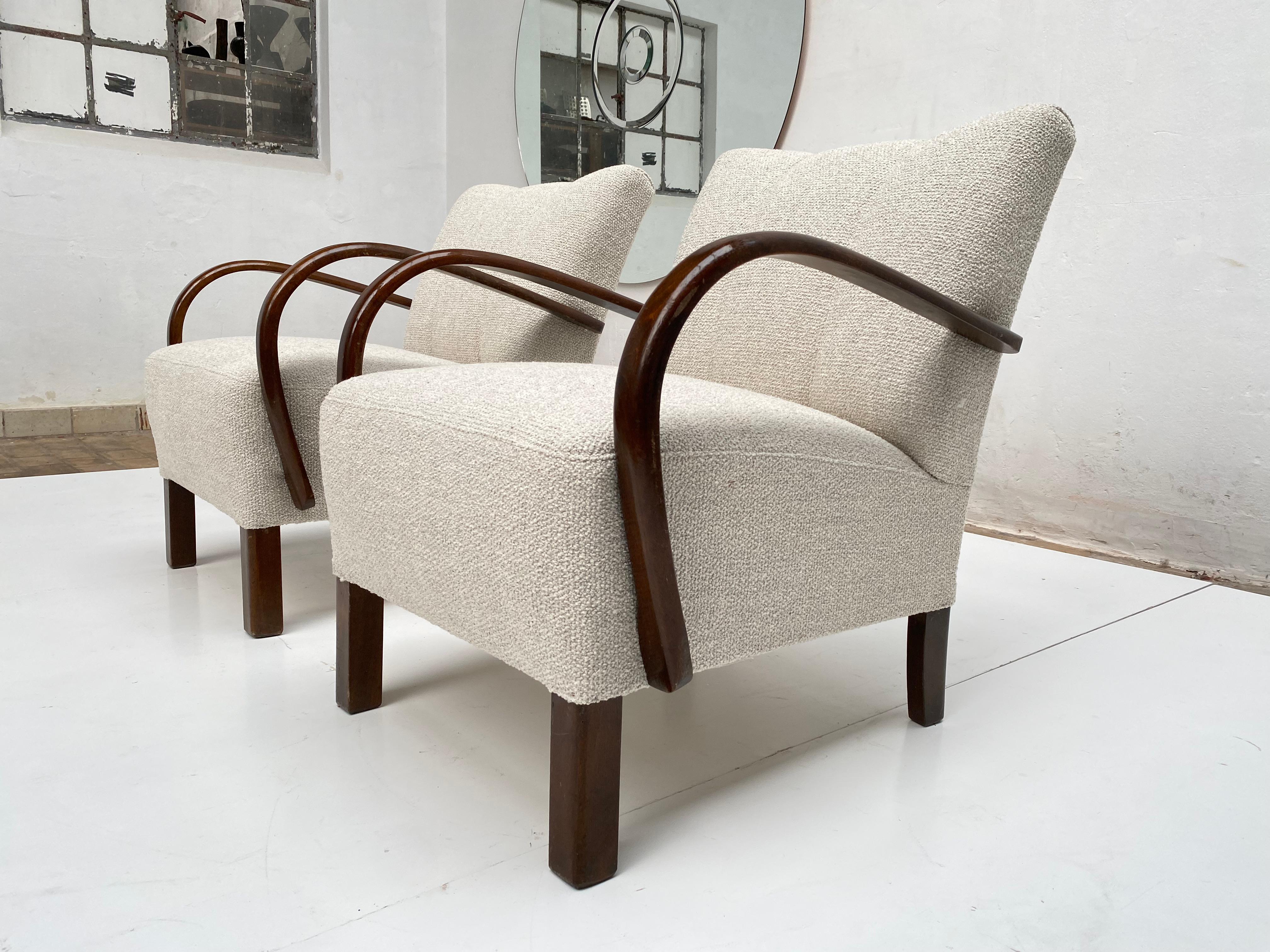 Lovely pair of 1950's lounge chairs produced by Dutch furniture manufacturer Hawema

Mahogany stained beechwood armrests and construction

A very nice example of Classic 1950's upholstery work with steel spring interior, cotton and stepped grass