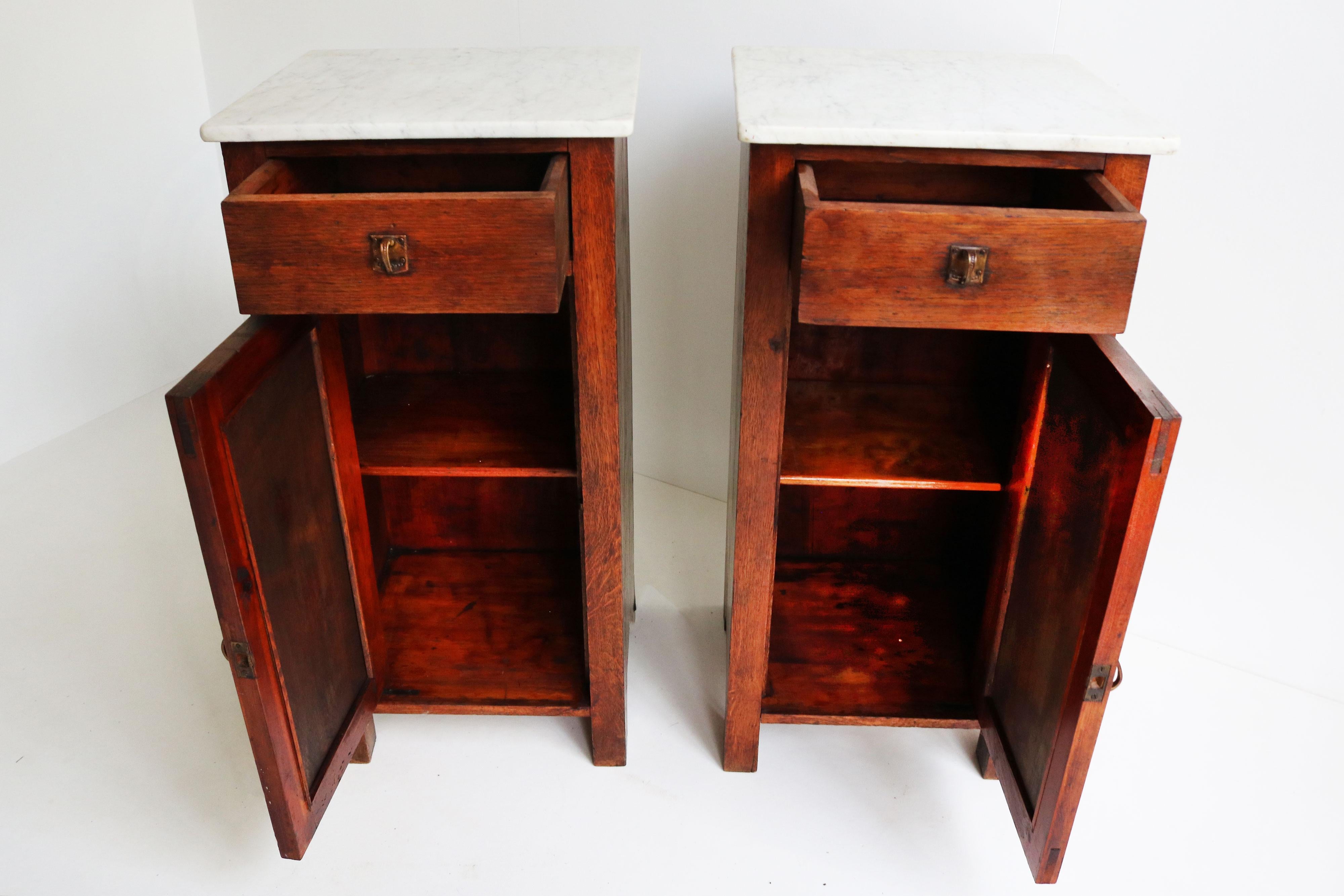 Pair of Dutch Art Deco bedside tables 1930 night stands Oak & Carrara marble   For Sale 5