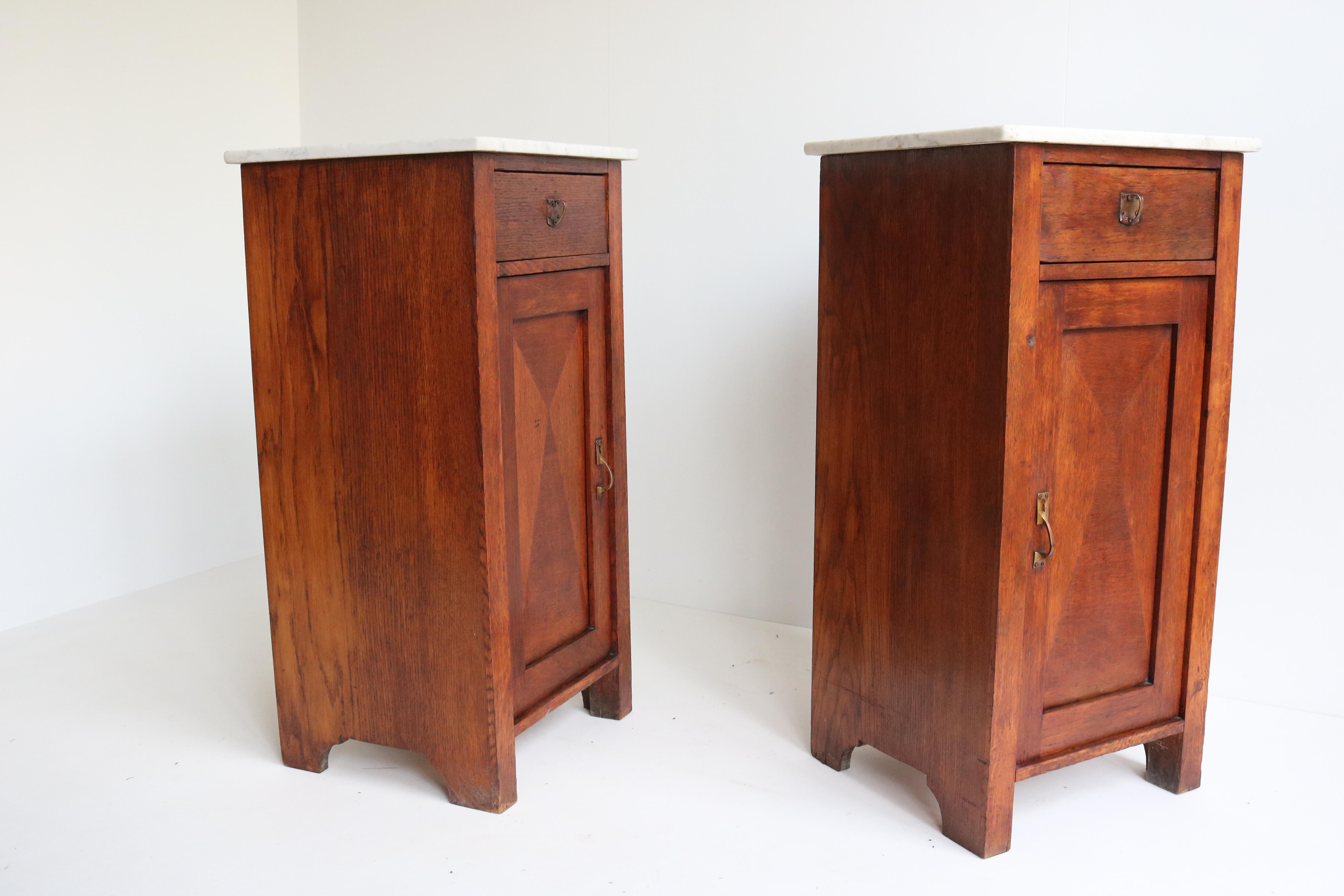 Pair of Dutch Art Deco bedside tables 1930 night stands Oak & Carrara marble   For Sale 7