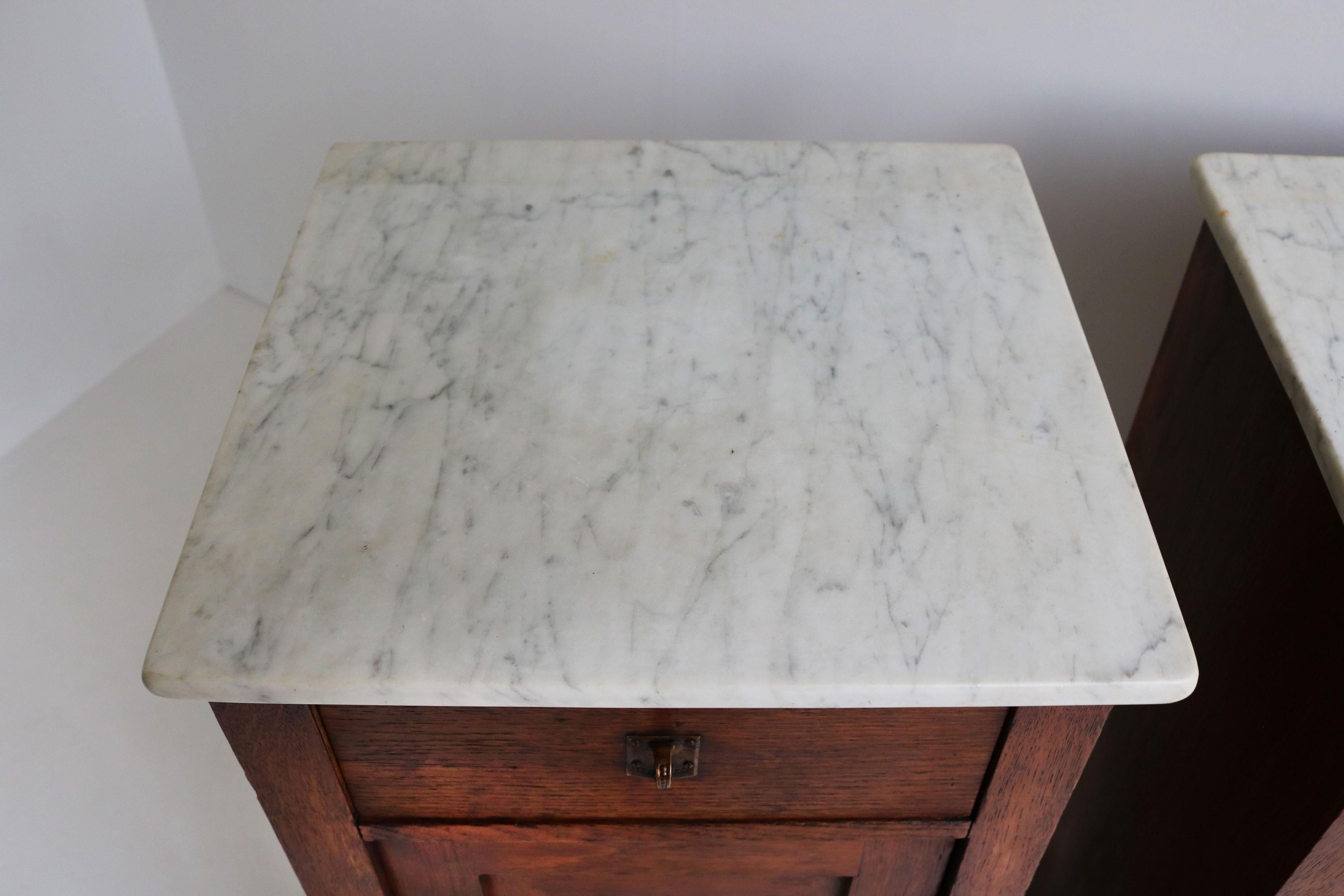 Pair of Dutch Art Deco bedside tables 1930 night stands Oak & Carrara marble   For Sale 1