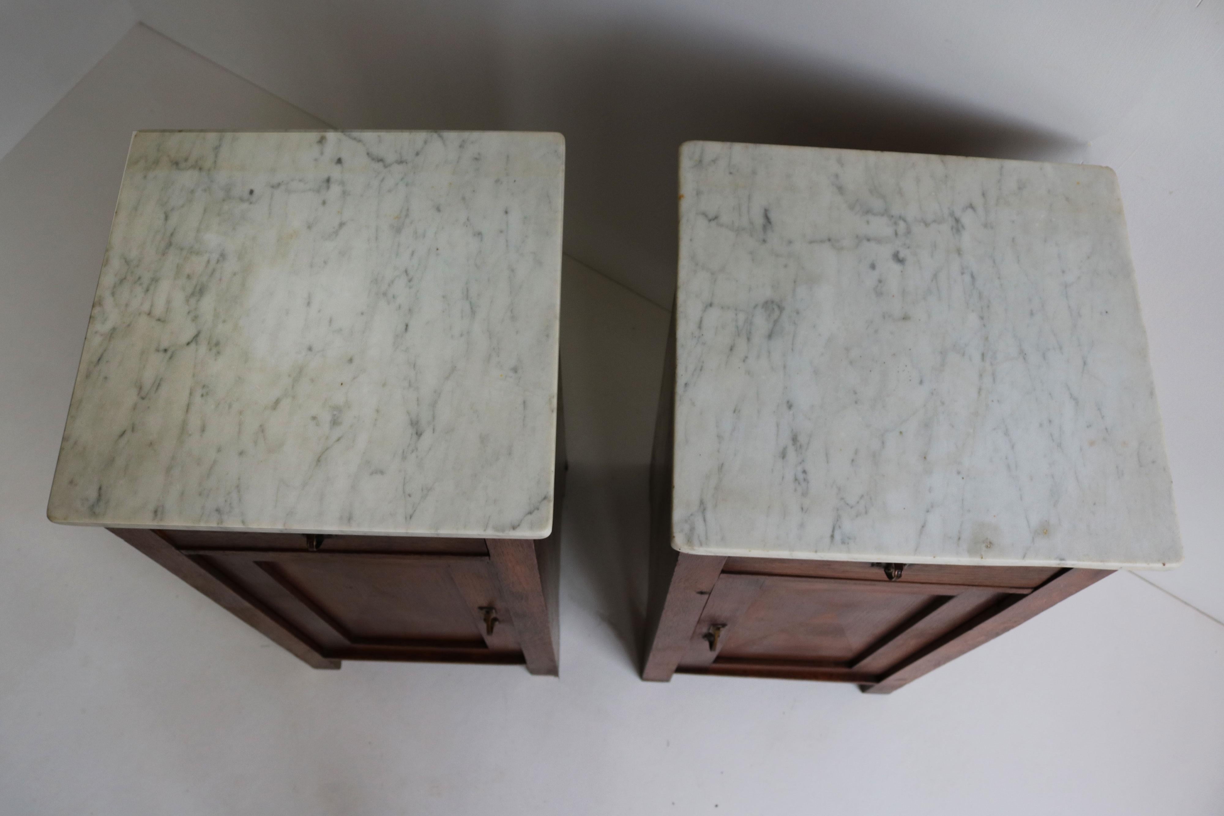 Pair of Dutch Art Deco bedside tables 1930 night stands Oak & Carrara marble   For Sale 3