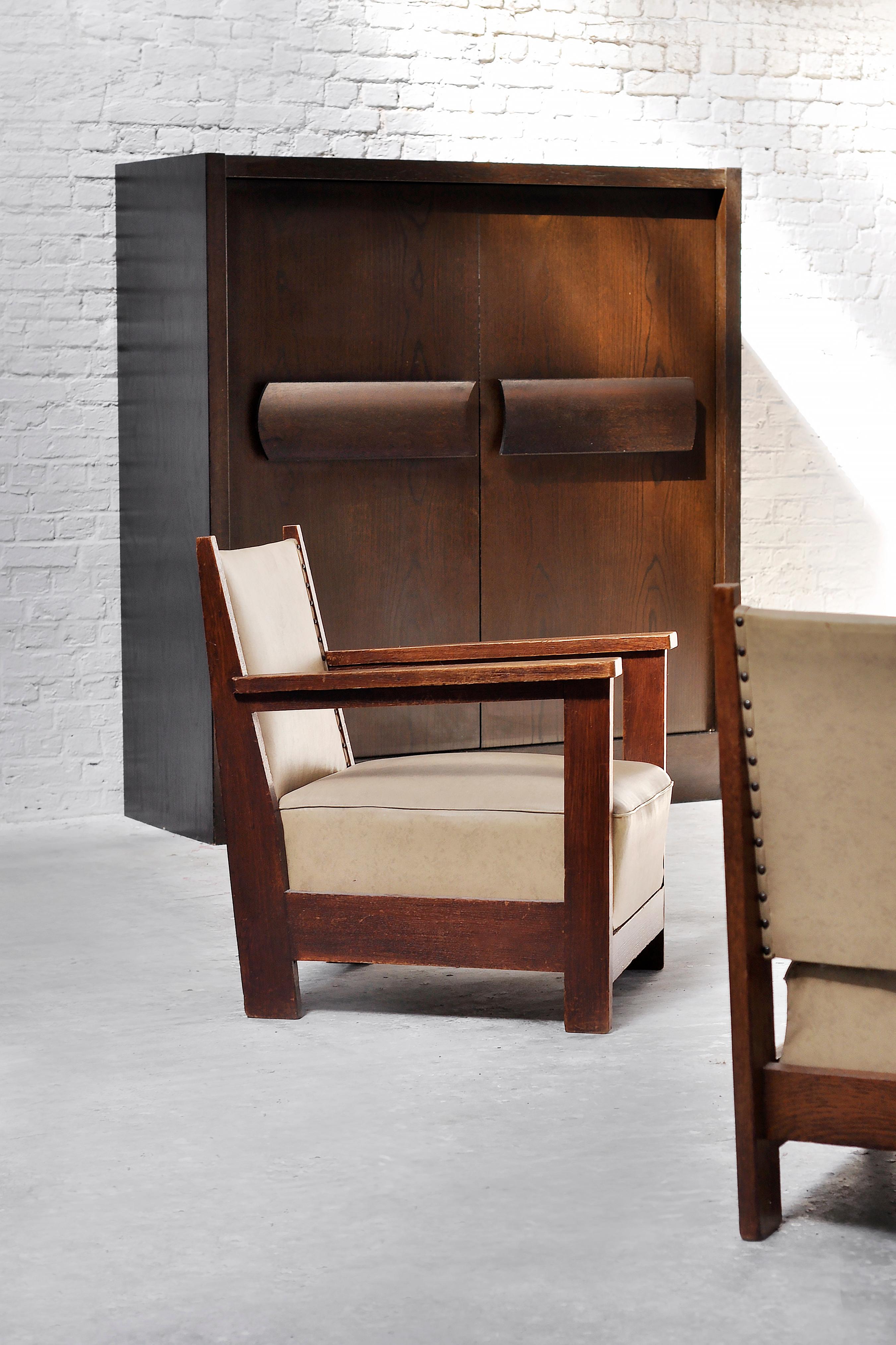 Pair of Dutch Art Deco Lounge Chairs in Oak and Leather, 1930s In Good Condition In Antwerp, Antwerp