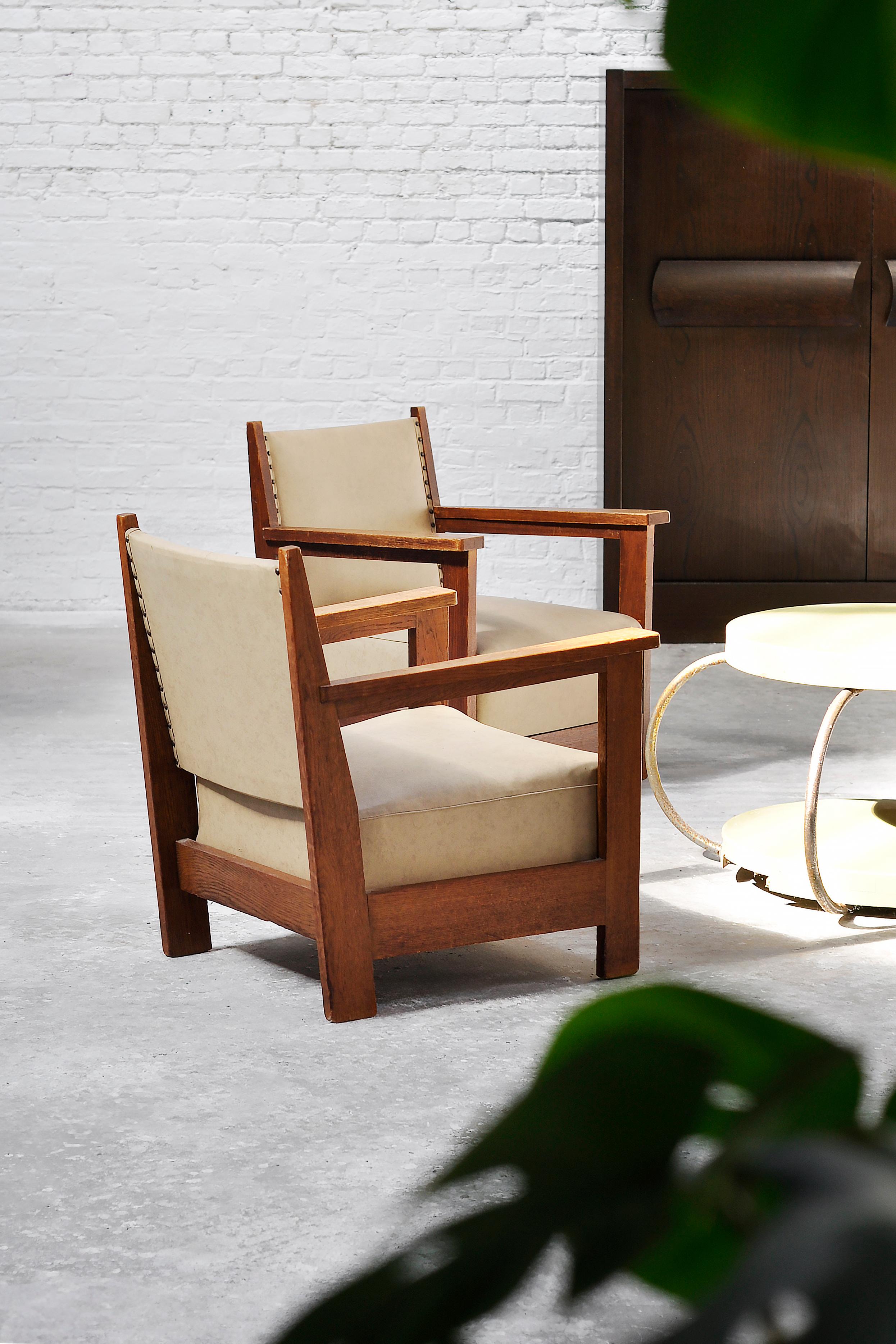 Mid-20th Century Pair of Dutch Art Deco Lounge Chairs in Oak and Leather, 1930s